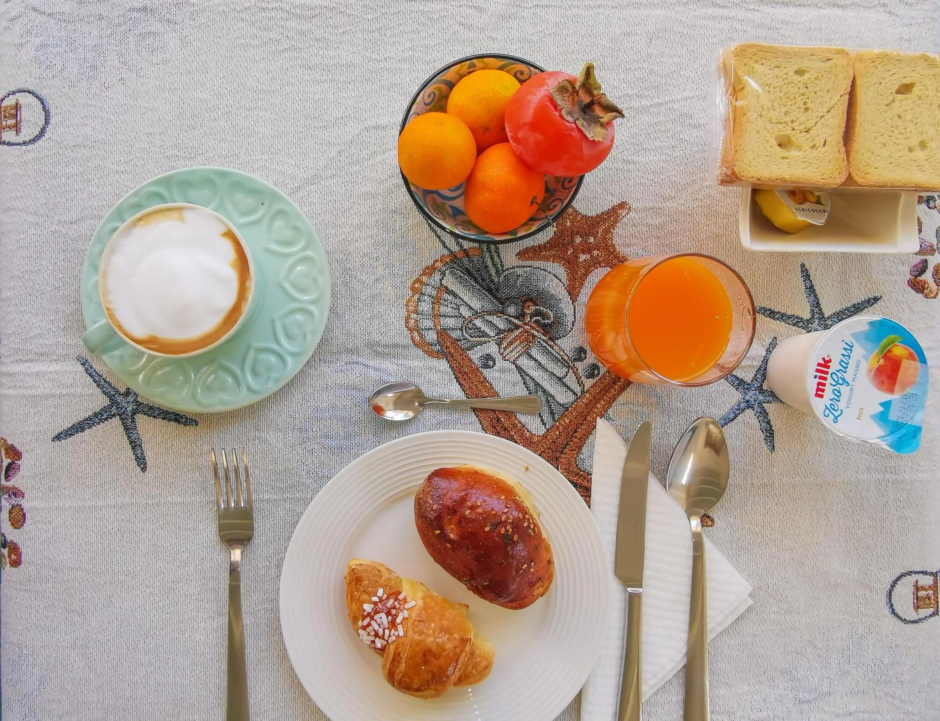 Food and drinks in B&B Una Terrazza sul Golfo di Sferracavallo
