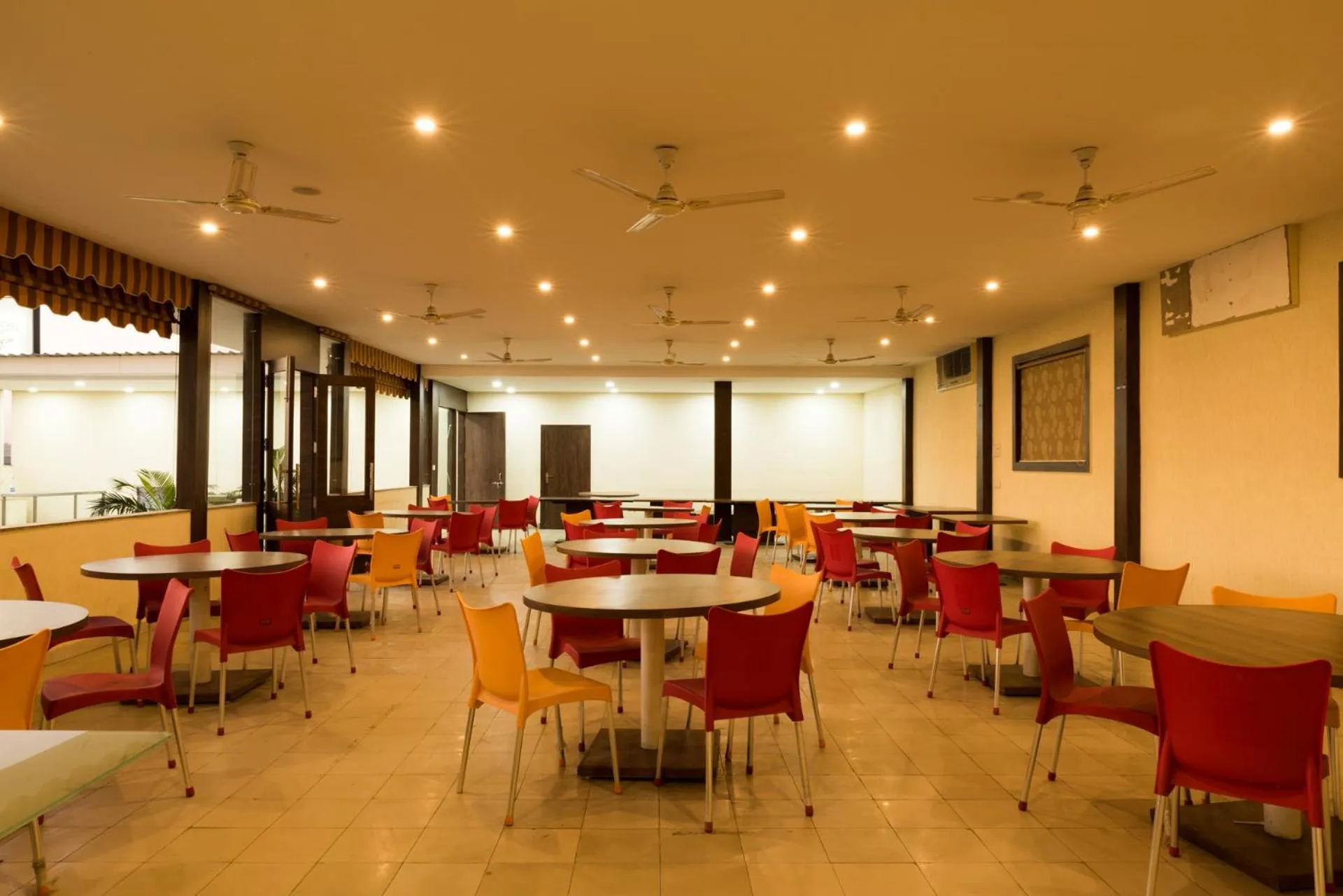 Restaurant/places to eat in Hotel Drishti,Bhopal