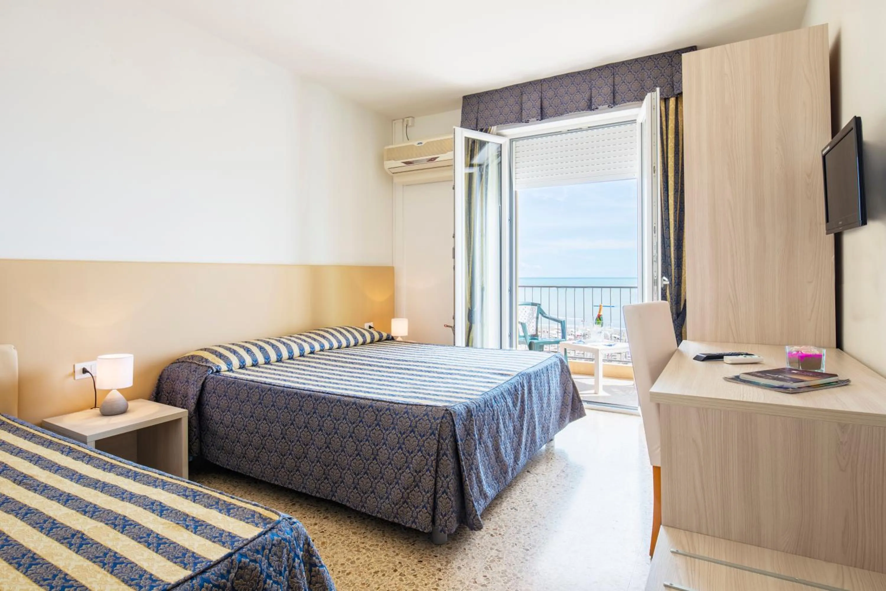 Photo of the whole room in Hotel Columbus