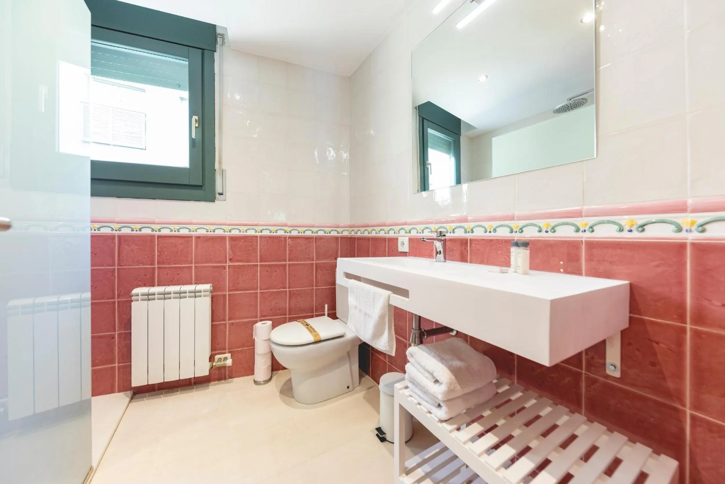 Toilet in Bravissimo Sant Pau, cozy apartment in the centre