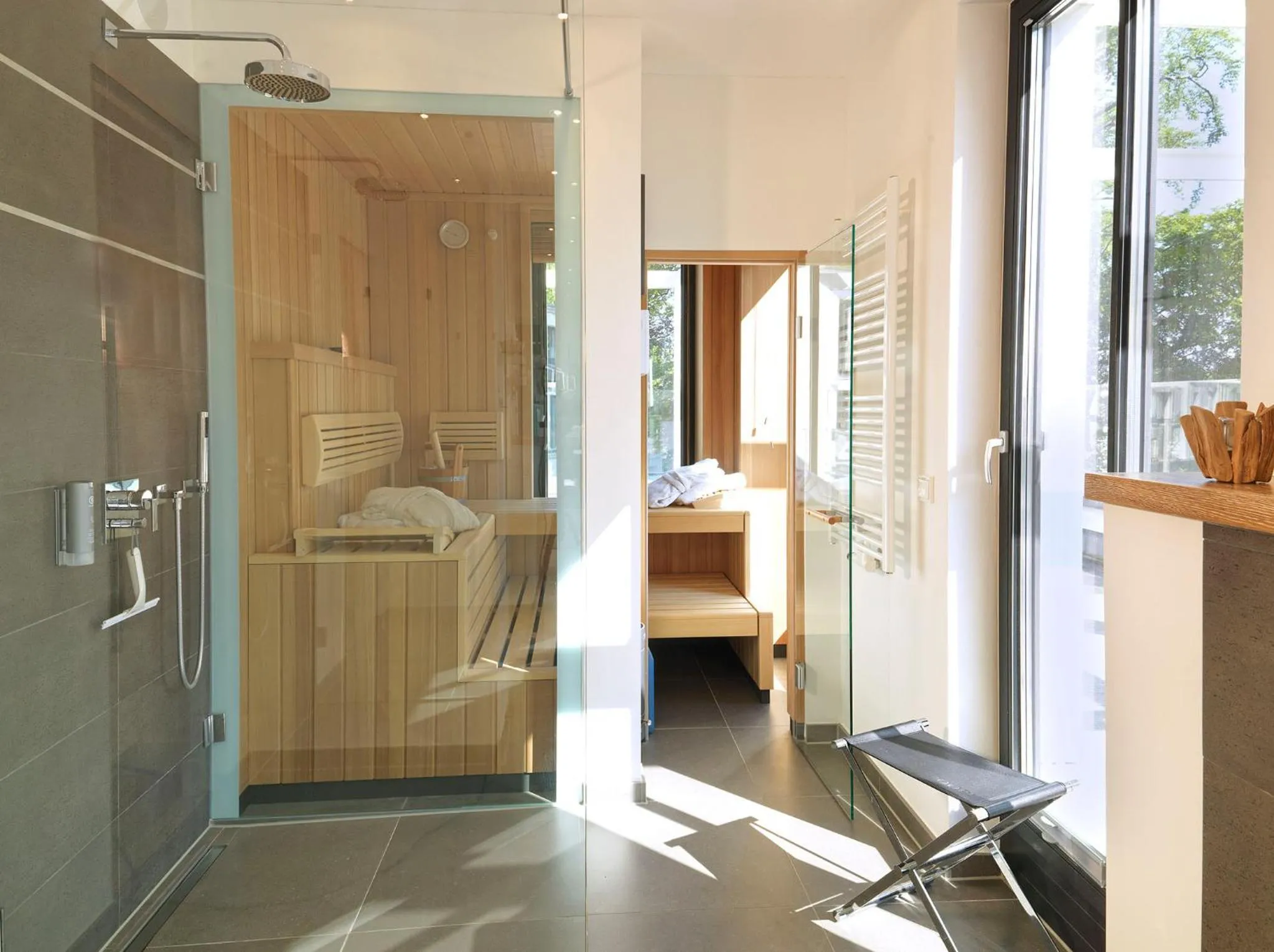 Shower, Bed in Baltic Cloud*****