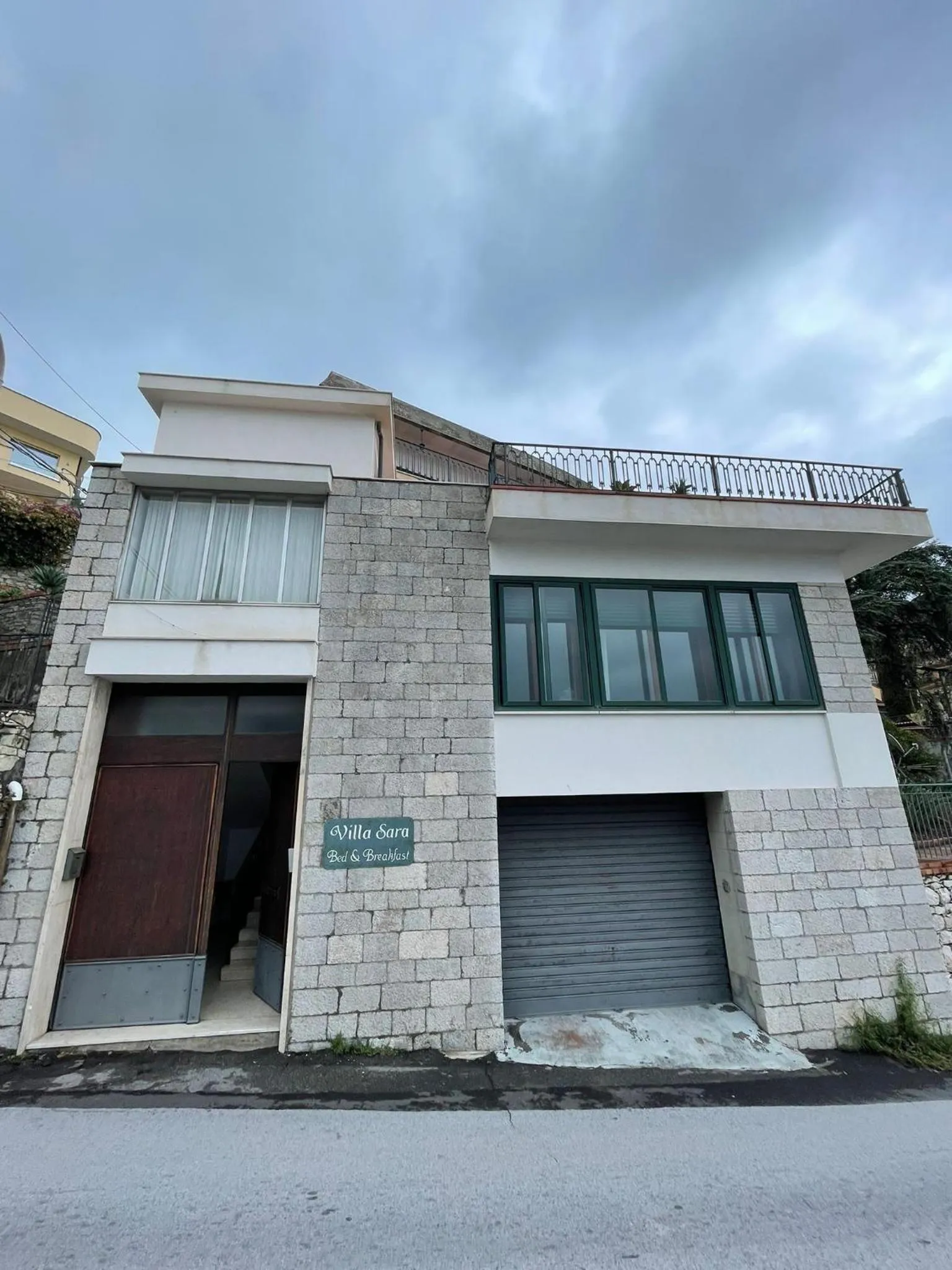 Property building in Villa Sara