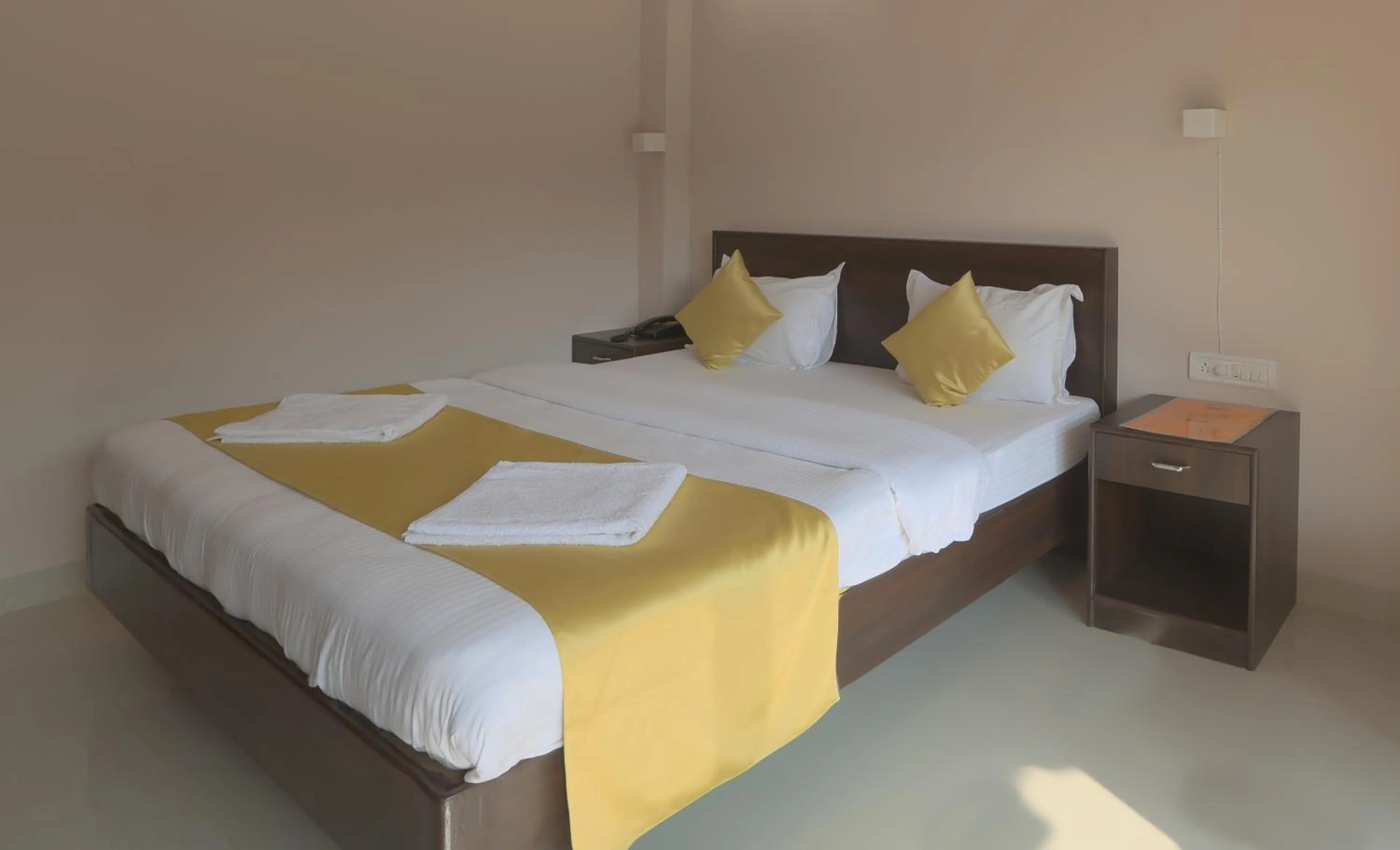 Bedroom, Bed in Anjuna Beach Resort