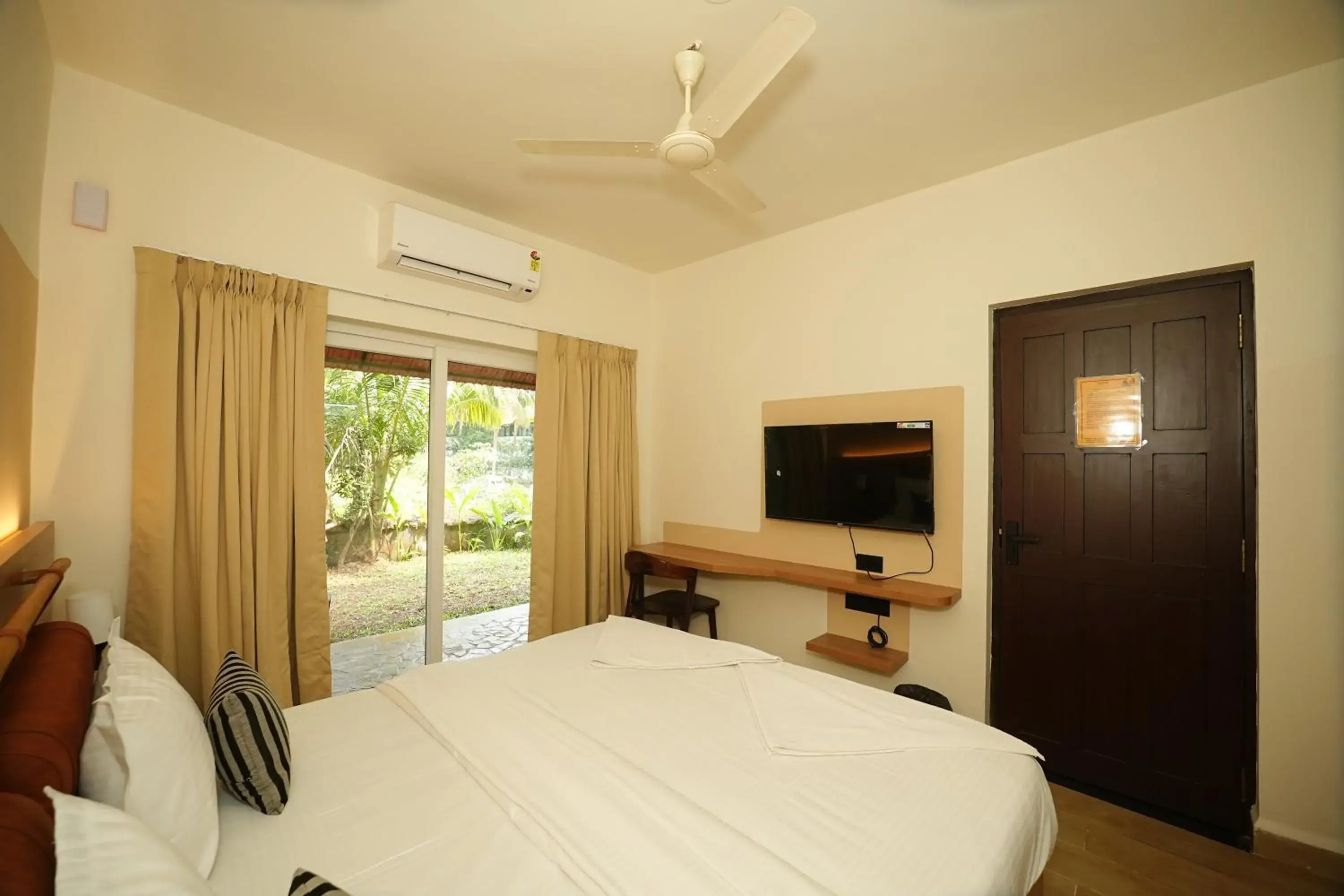 Bed in Anjuna Beach Resort Bed in Anjuna Beach Resort