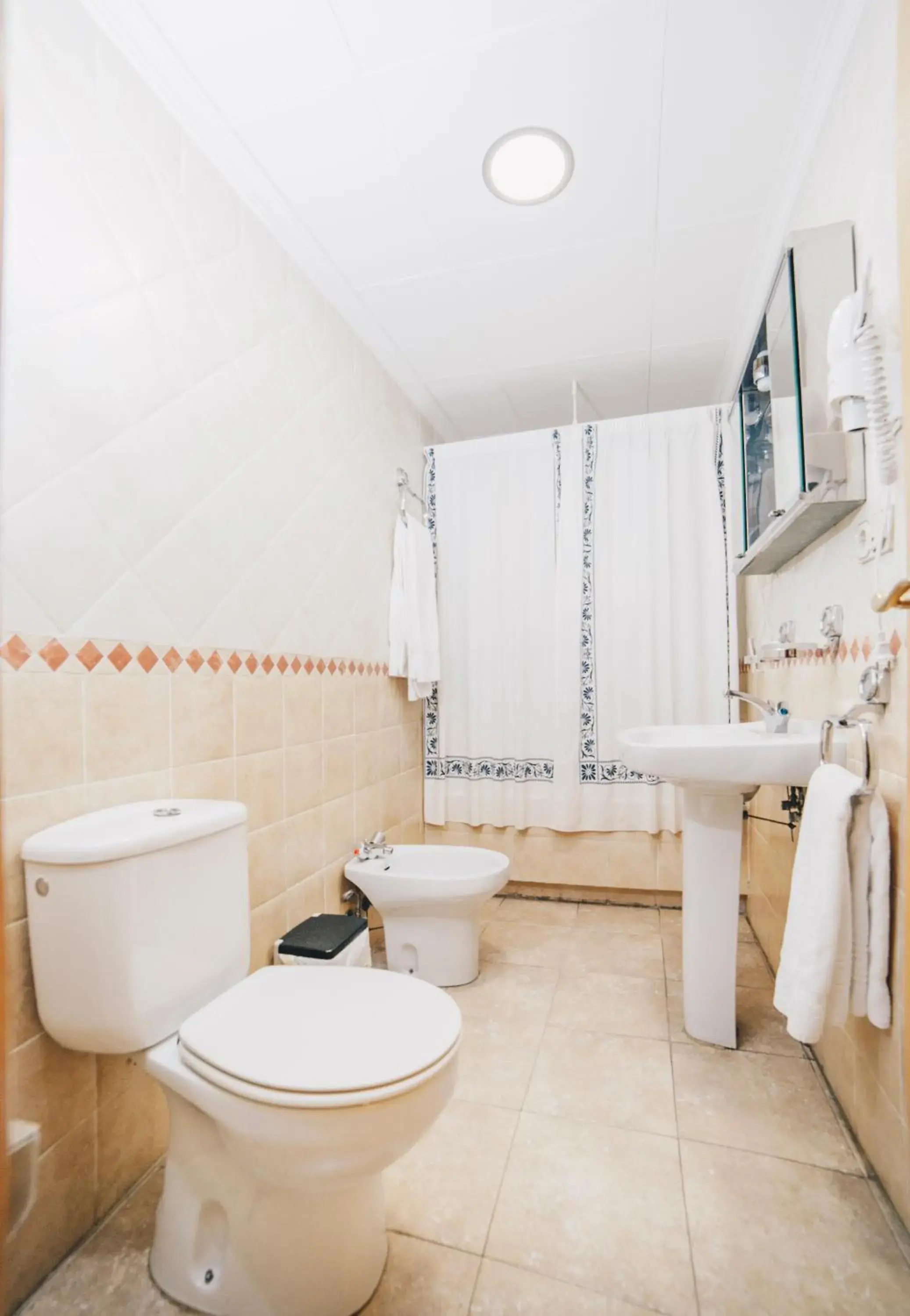 Twin Room in Gavilanes 2 TOLEDO Twin Room in Gavilanes 2 TOLEDO