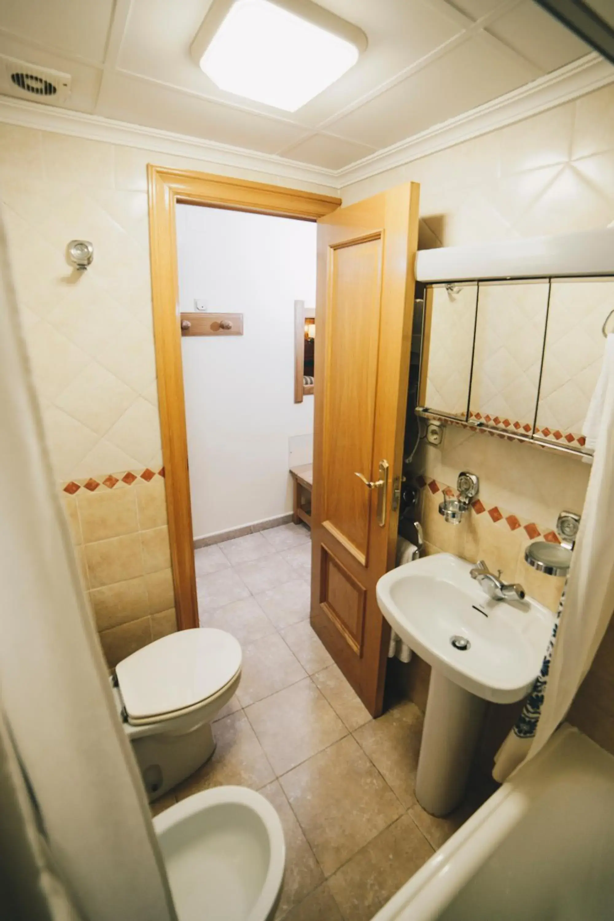 Standard Double Room in Gavilanes 2 TOLEDO Standard Double Room in Gavilanes 2 TOLEDO