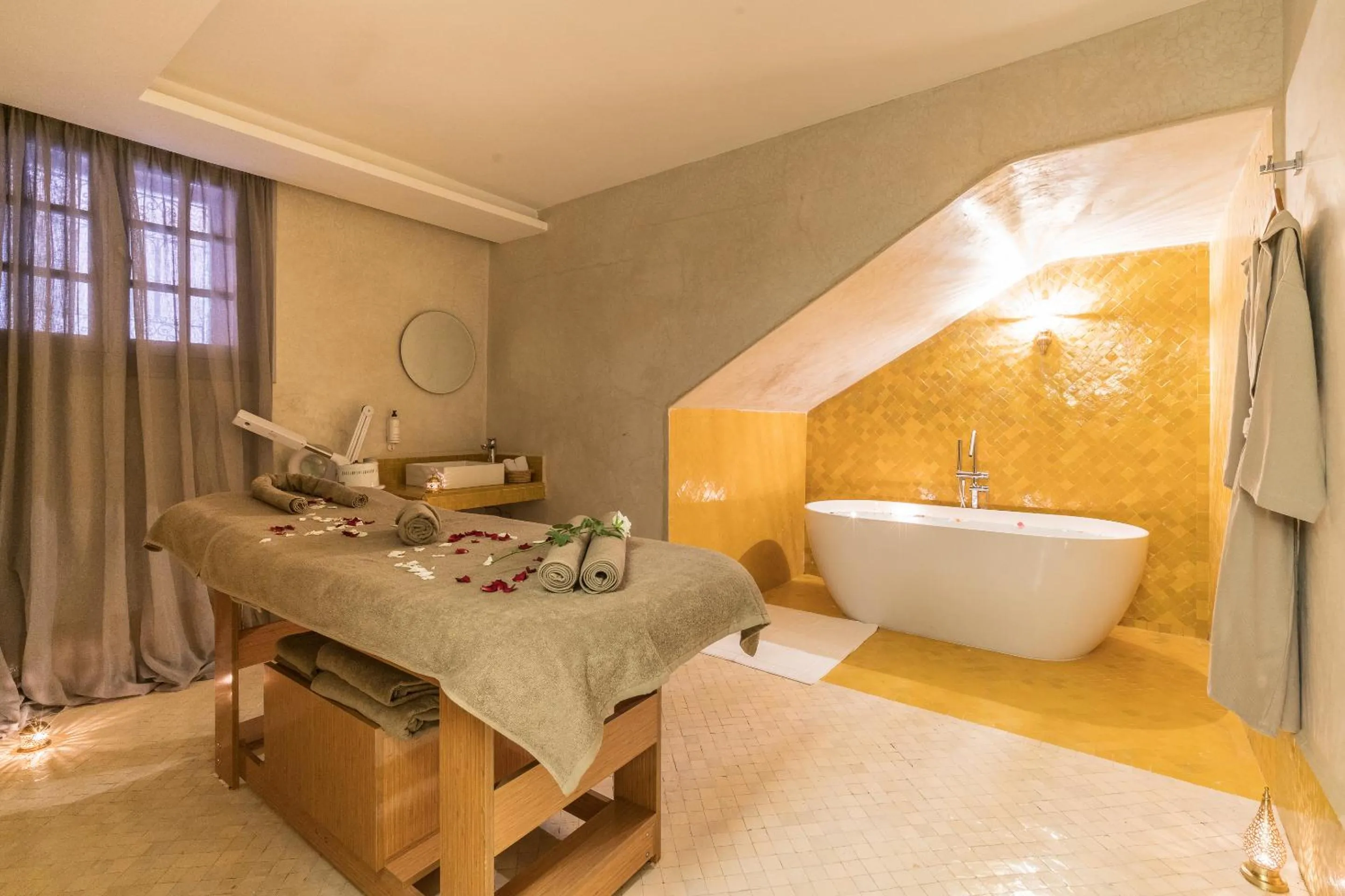 Massage, Bed in BnB MEDINA