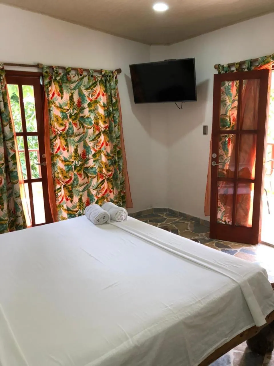 TV and multimedia, Bed in Eco Hostal Kuima