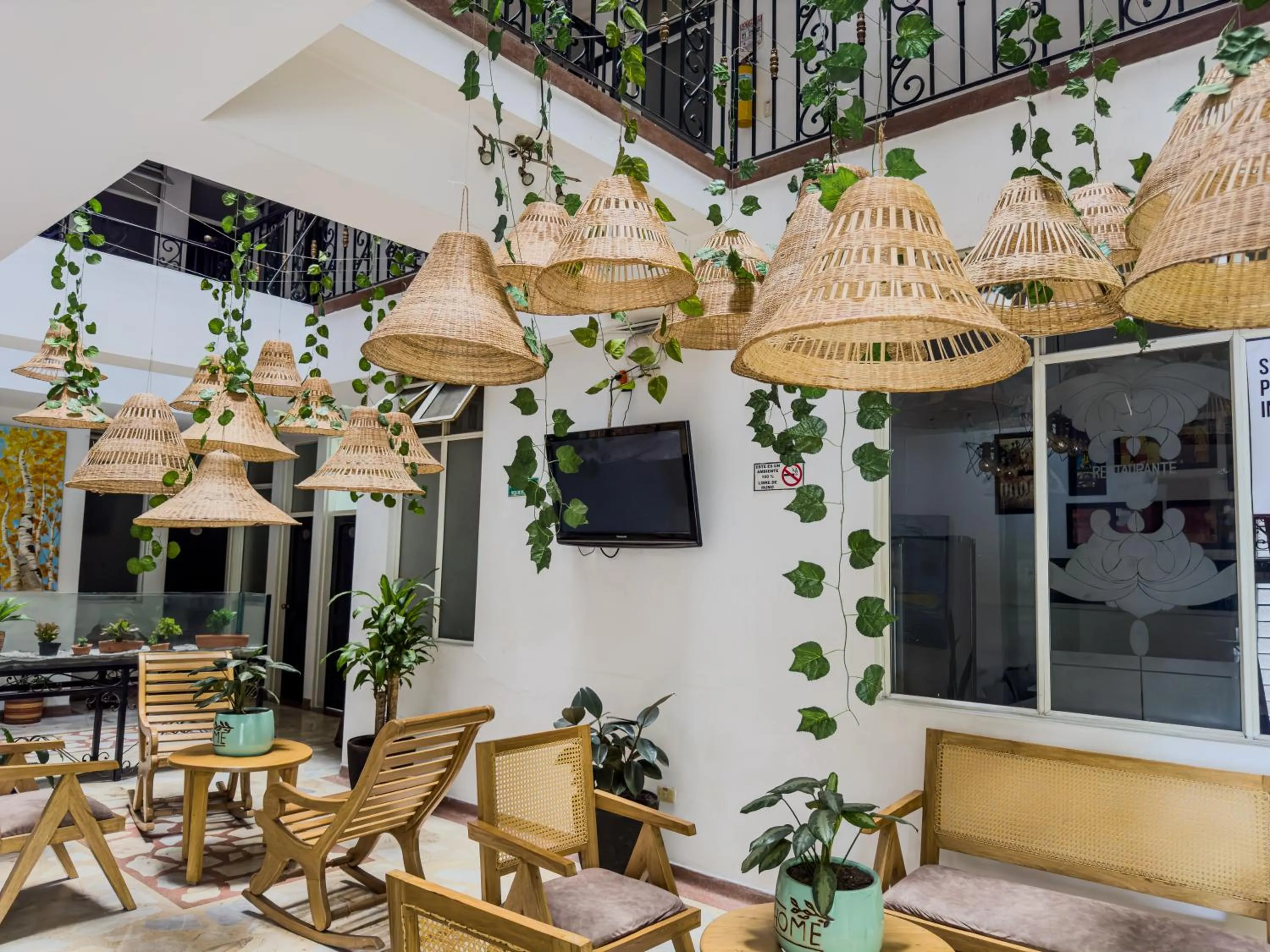 Seating area in Hotel Macedonia Plaza Medellin