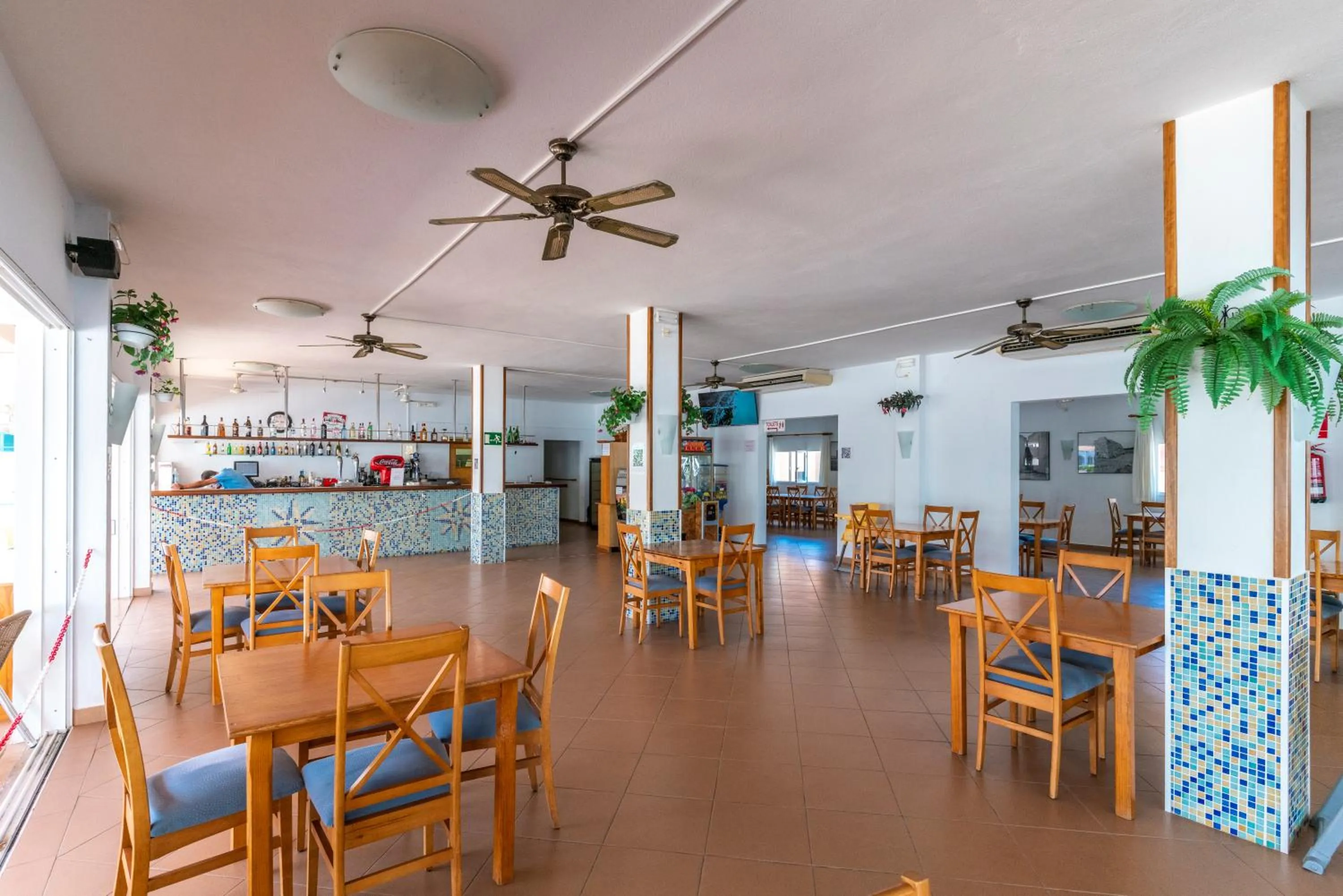 Restaurant/places to eat in Apartamentos Vista Blanes