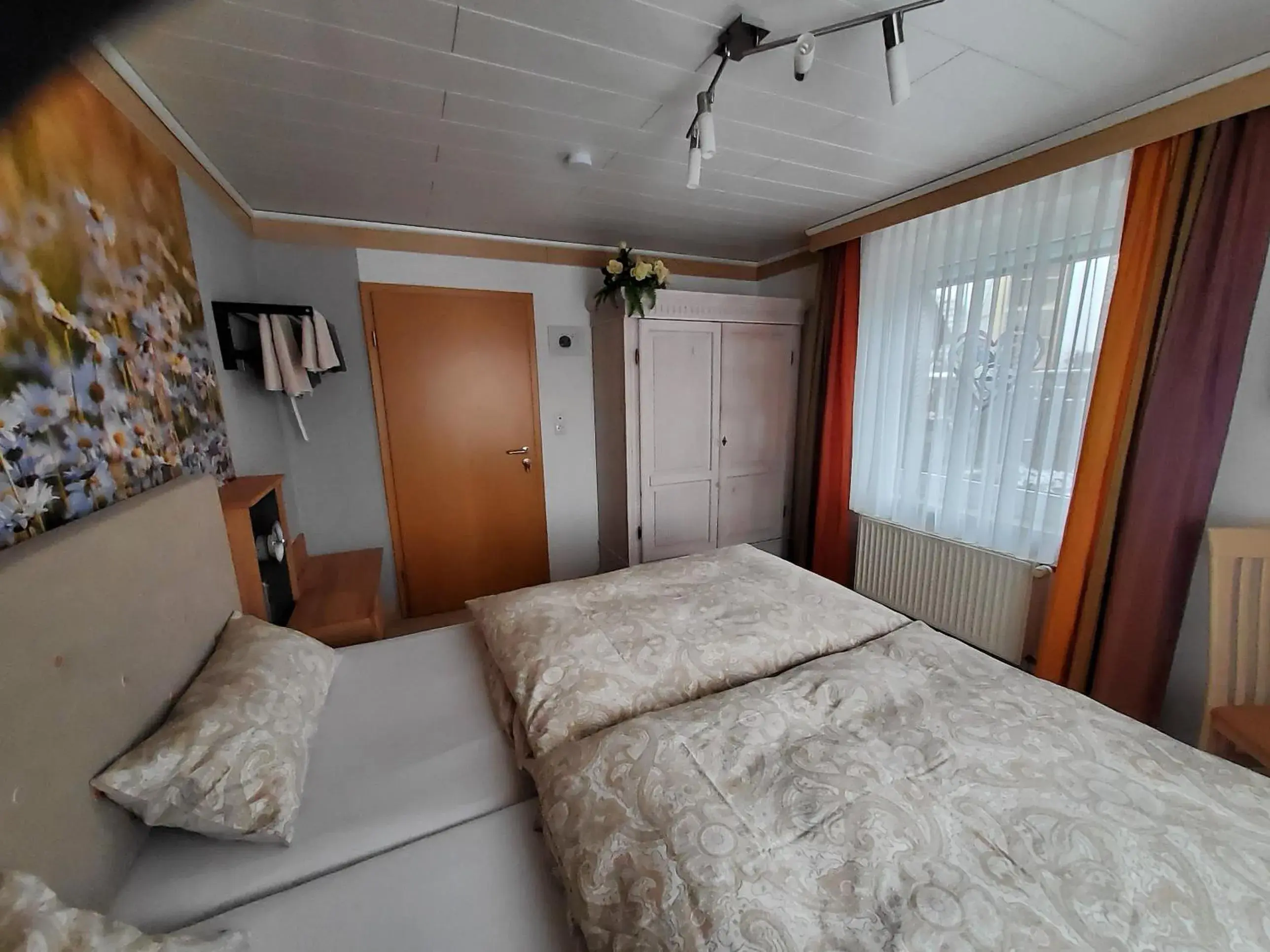 Twin Room with Garden View - single occupancy in B & B Gästehaus Schmidt Twin Room with Garden View - single occupancy in B & B Gästehaus Schmidt