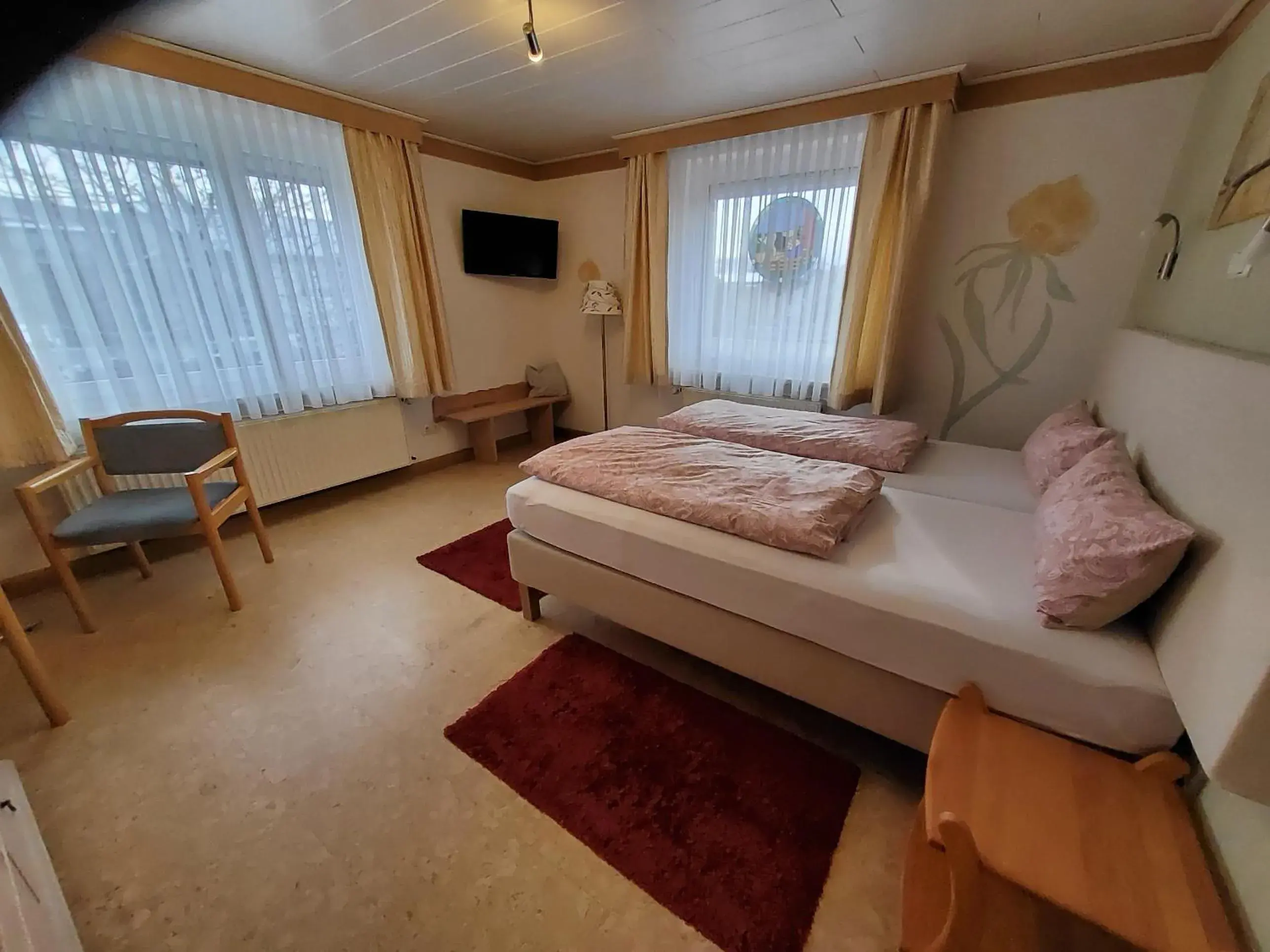 Large Twin Room - single occupancy in B & B Gästehaus Schmidt Large Twin Room - single occupancy in B & B Gästehaus Schmidt