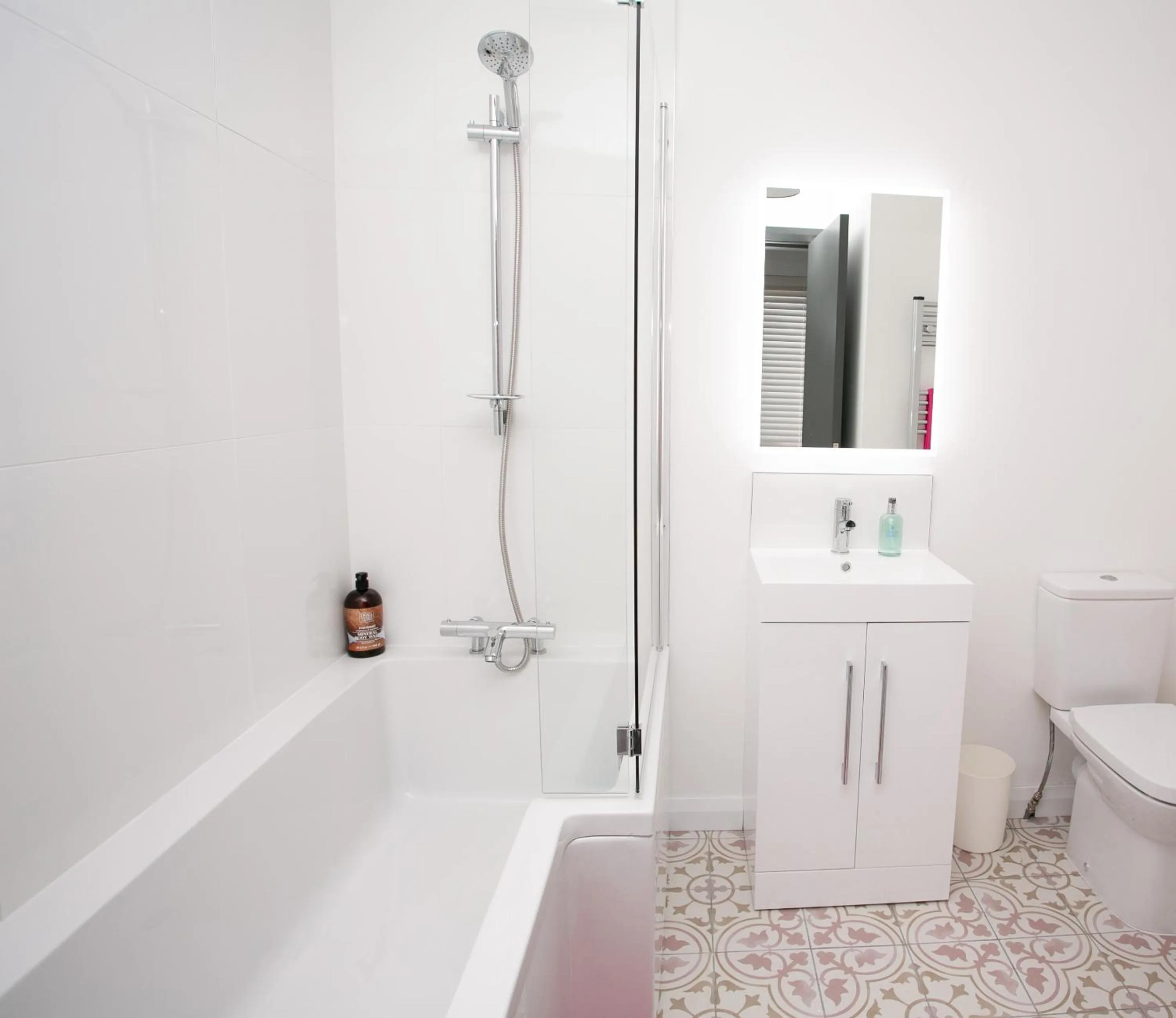 Bathroom in 107 Eglinton Street