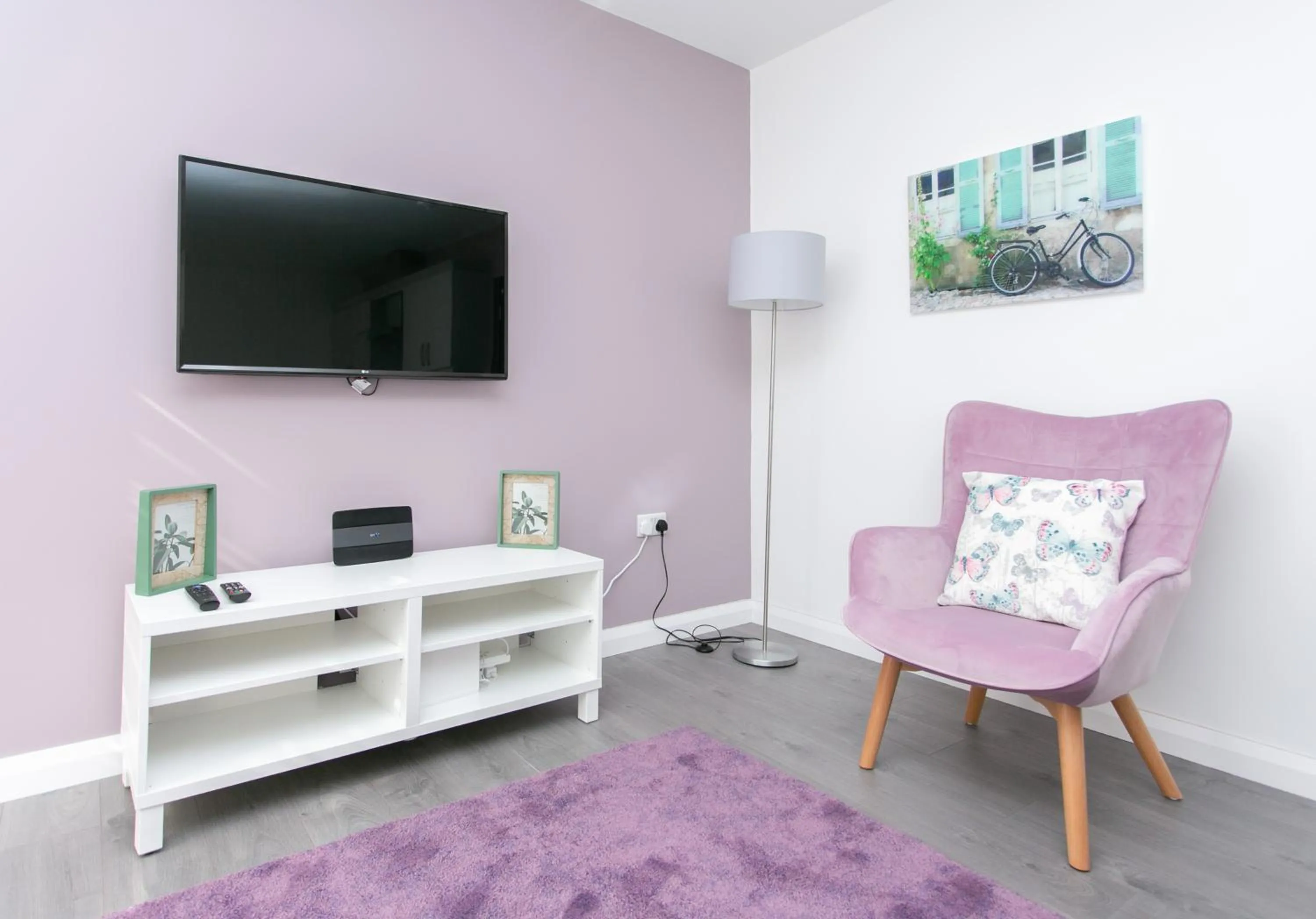 Living room in 107 Eglinton Street