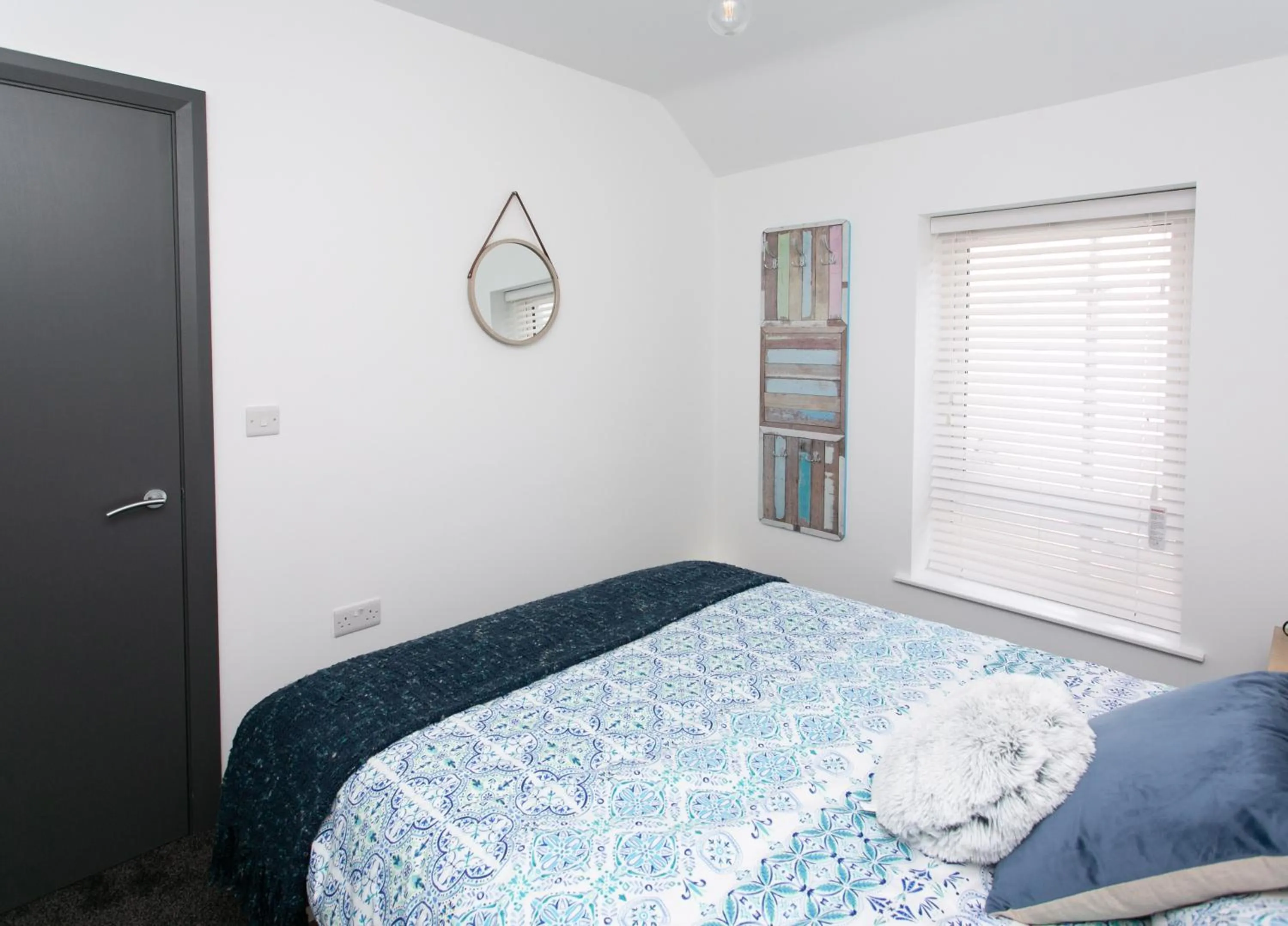 Bedroom, Bed in 107 Eglinton Street