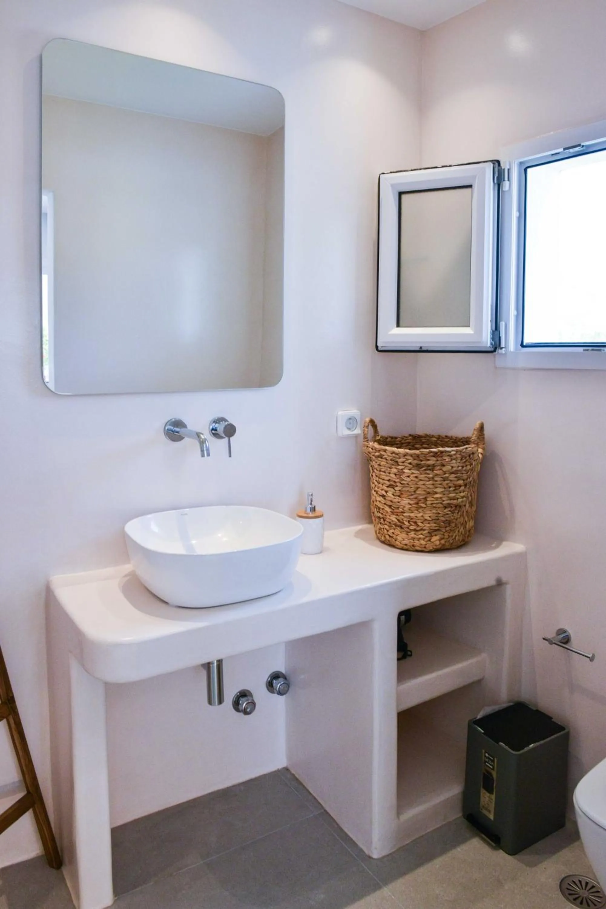 Bathroom in Dedalos Studios Naxos