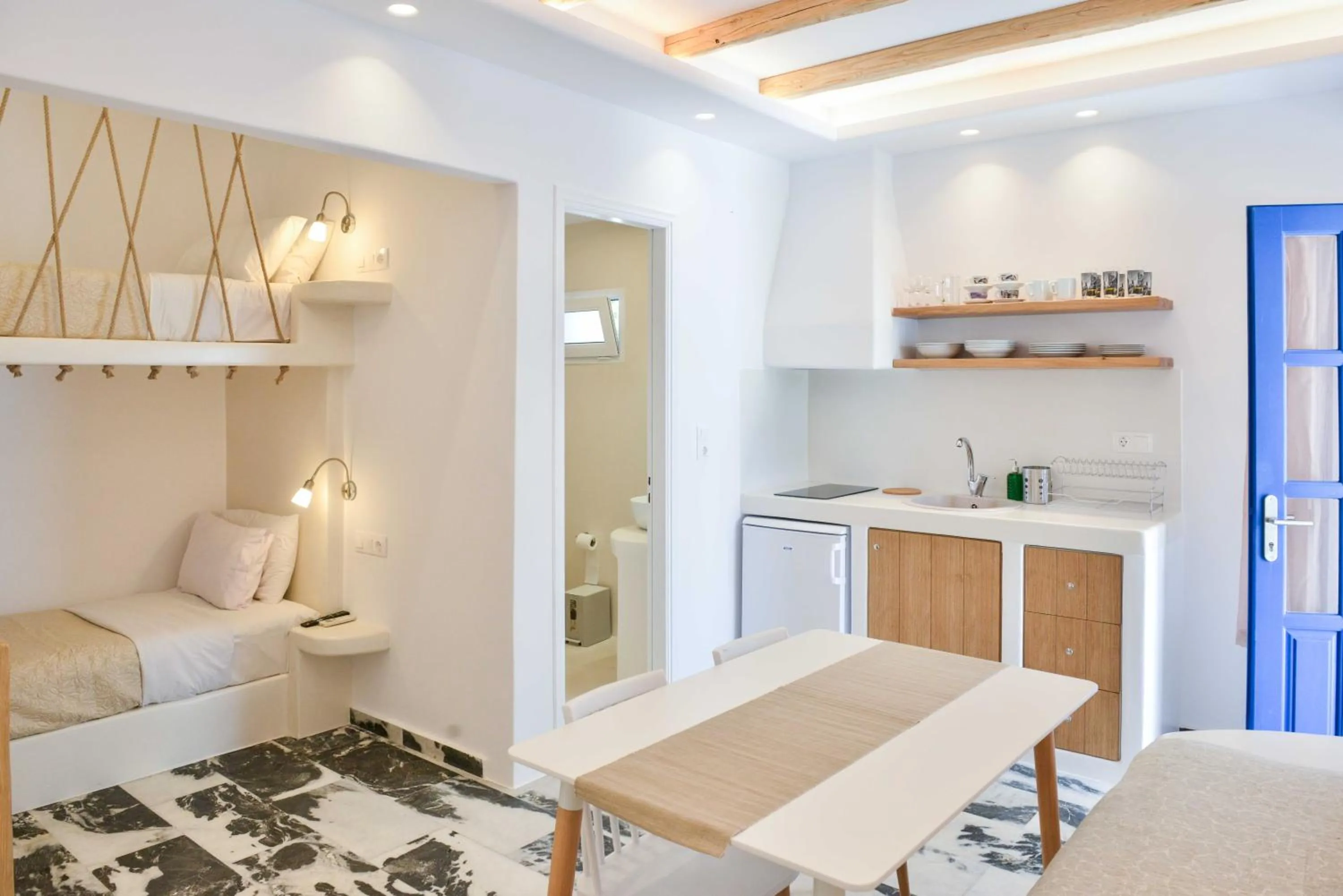 Dining area in Dedalos Studios Naxos