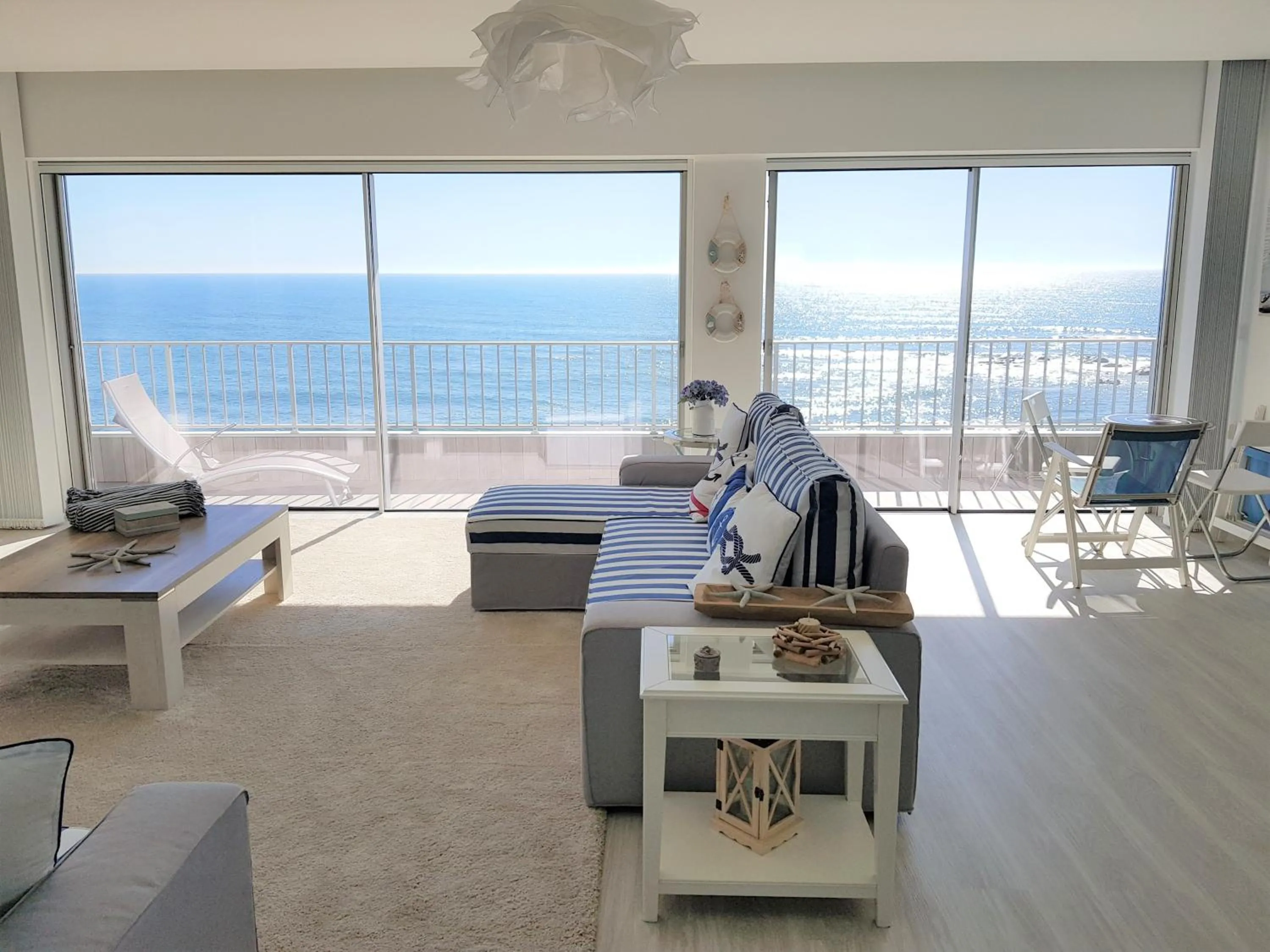 Communal lounge/ TV room in Blue Sea Apartment