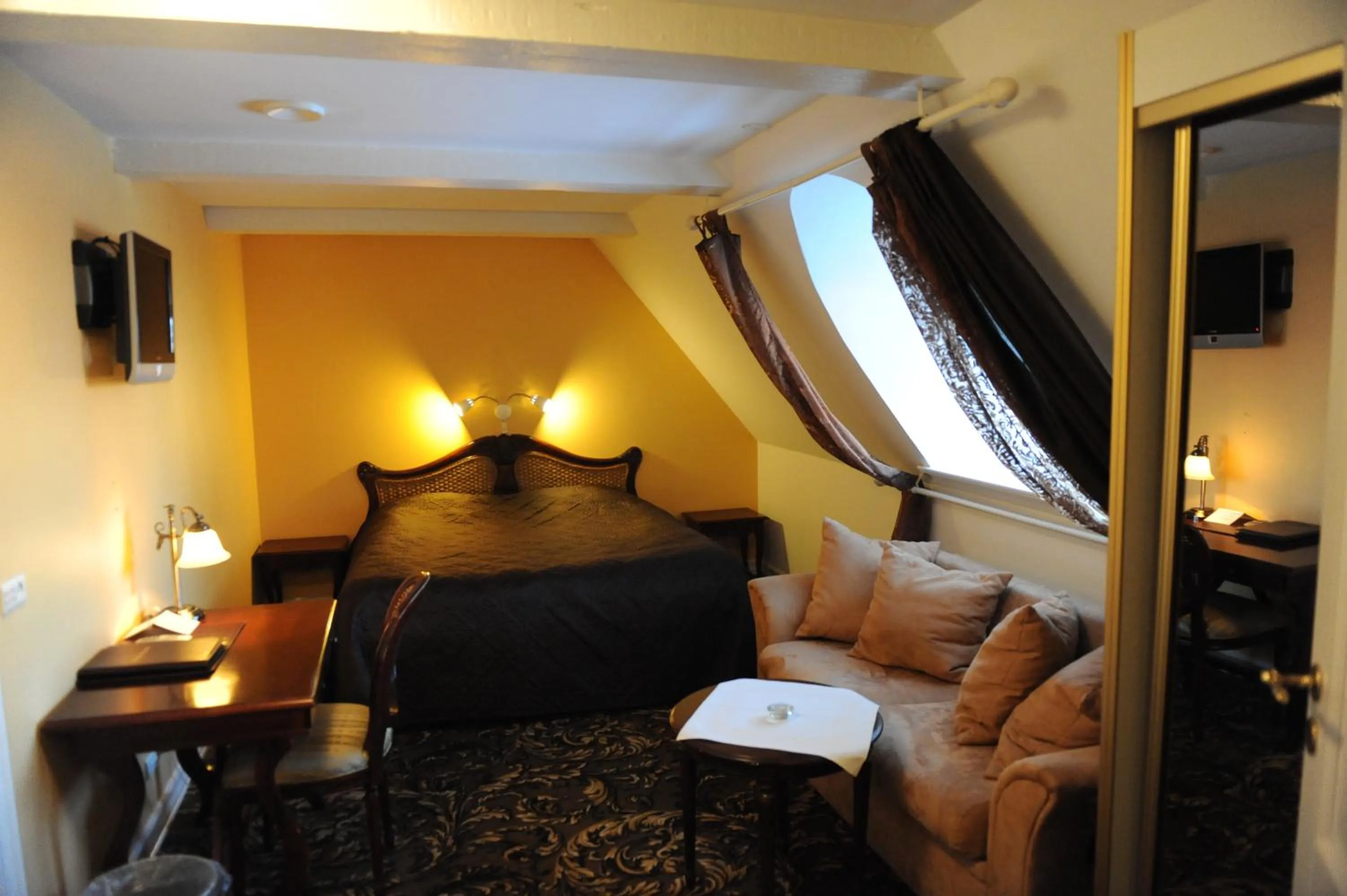 Day, Bed in Tyrstrup Kro