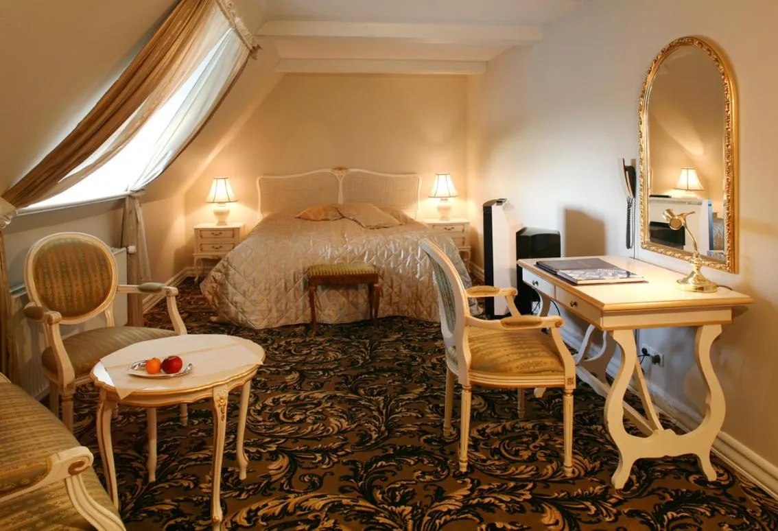 Photo of the whole room, Bed in Tyrstrup Kro