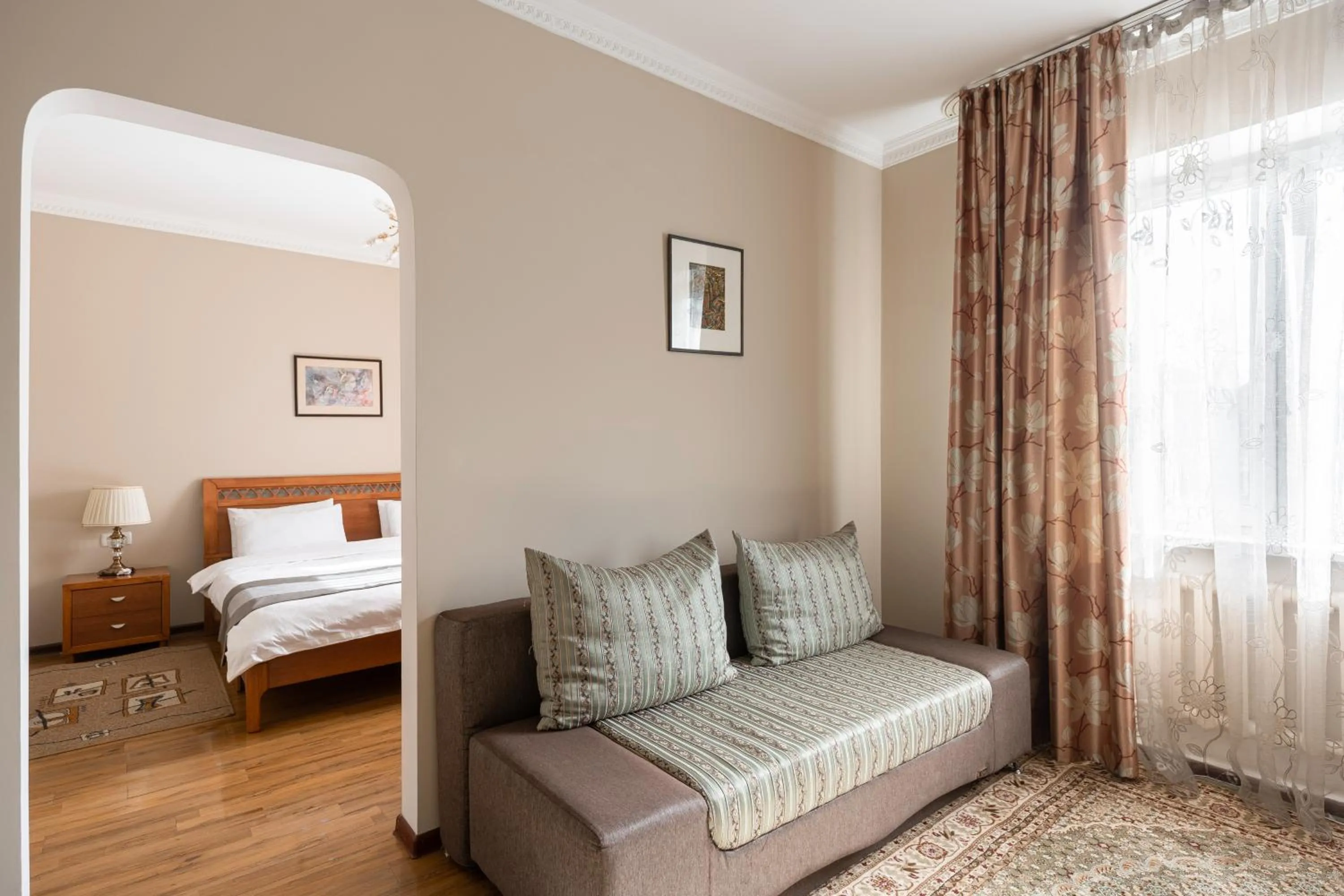 Photo of the whole room in Soluxe Hotel