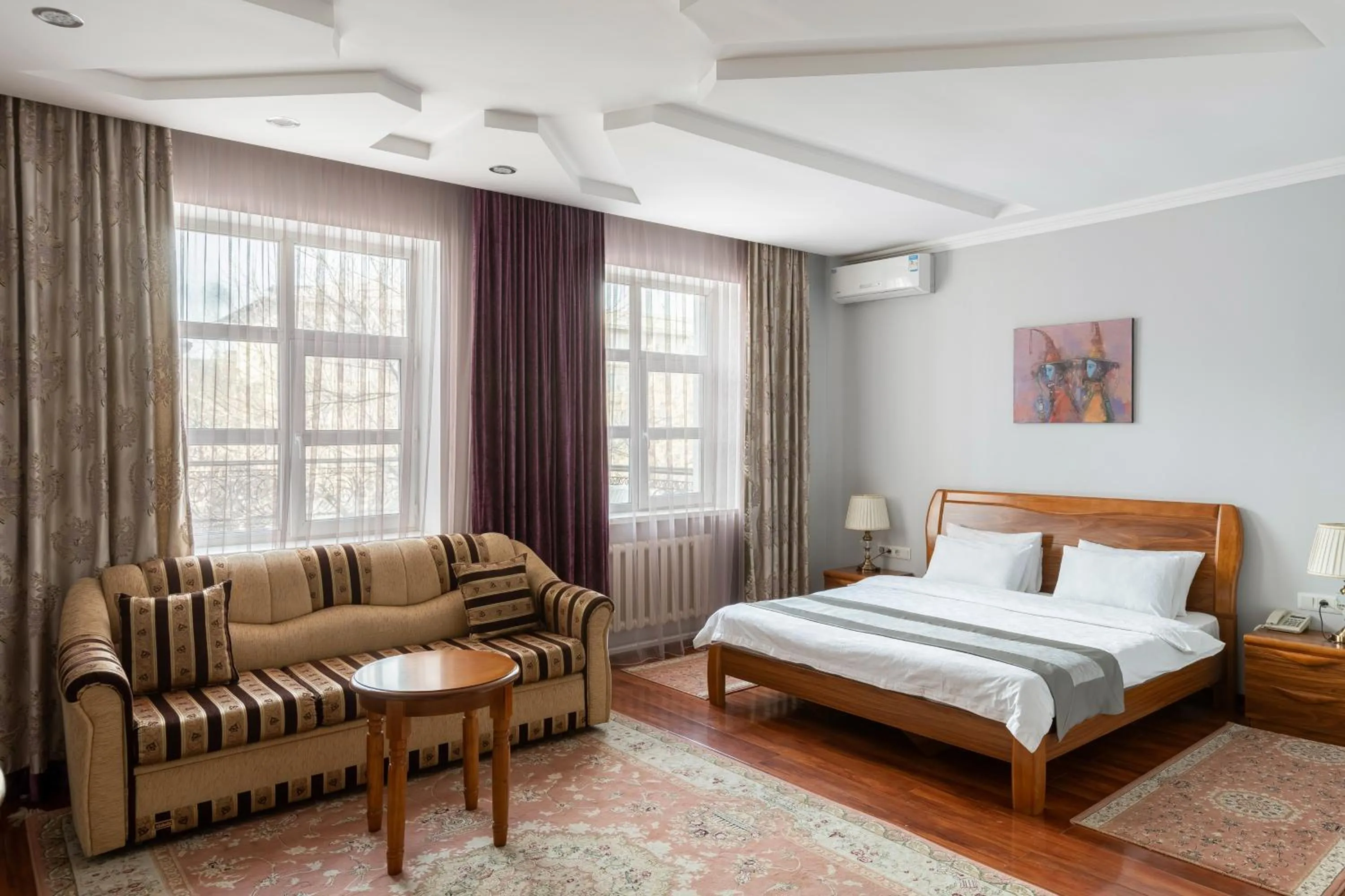 Photo of the whole room in Soluxe Hotel