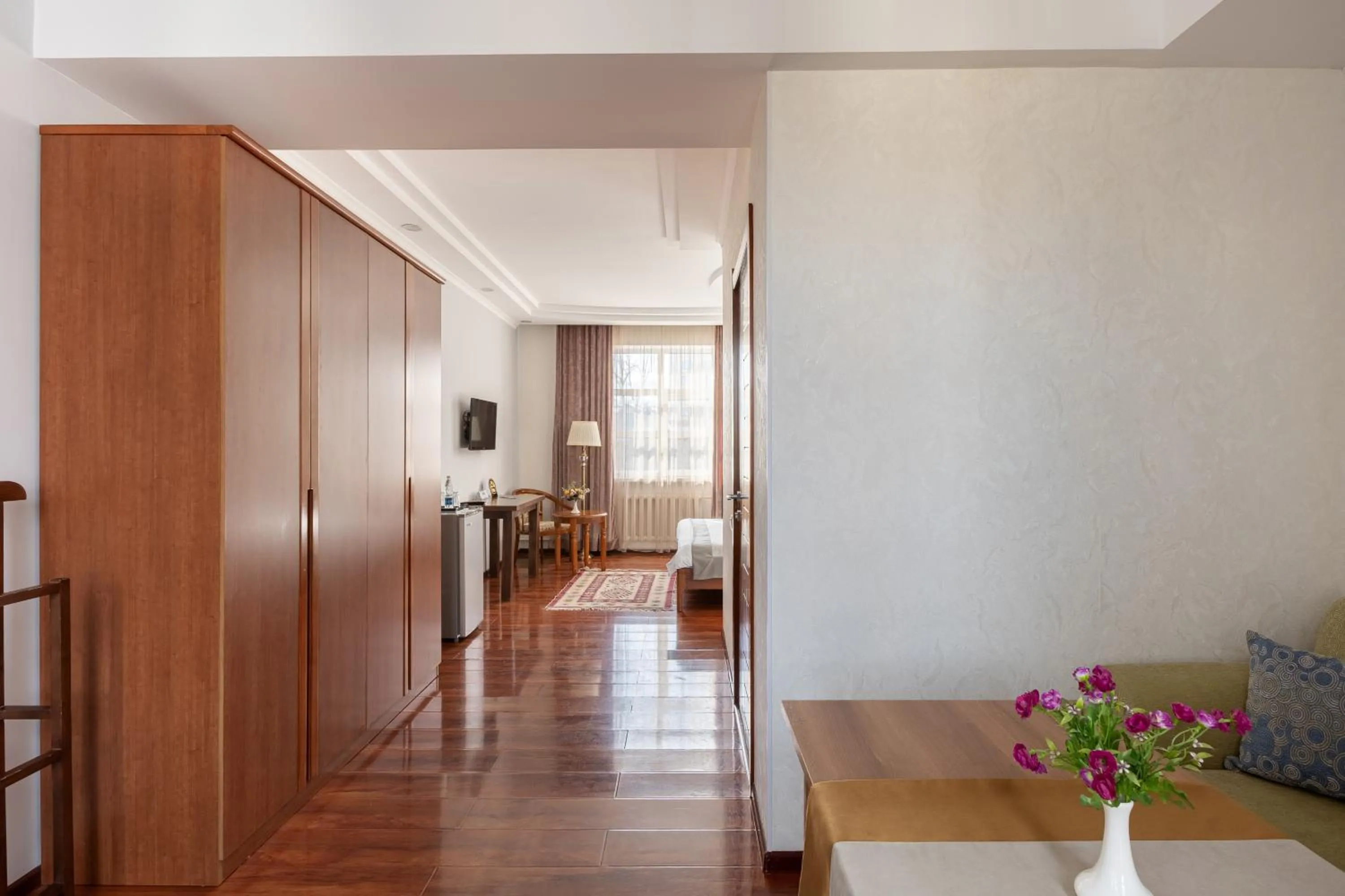 Photo of the whole room in Soluxe Hotel