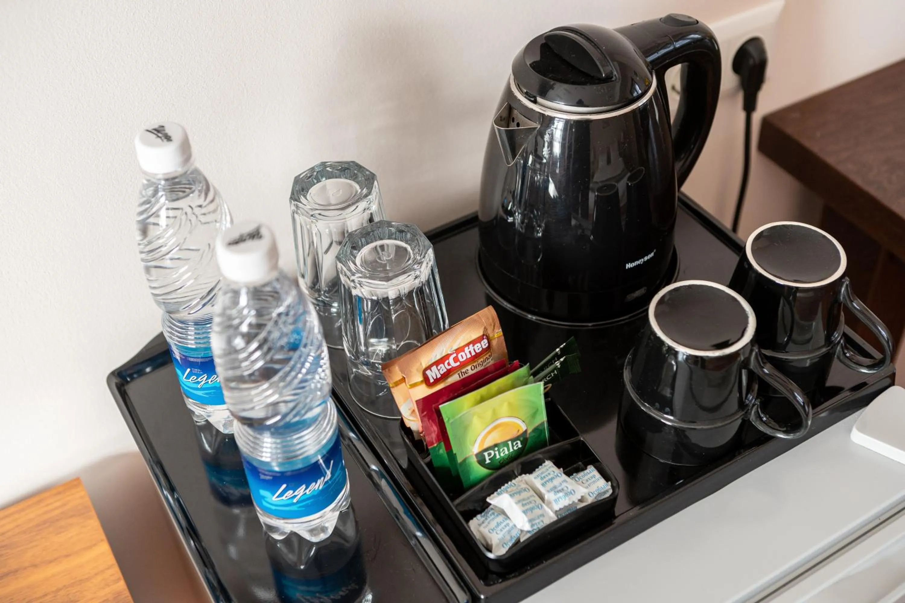 Coffee/tea facilities in Soluxe Hotel
