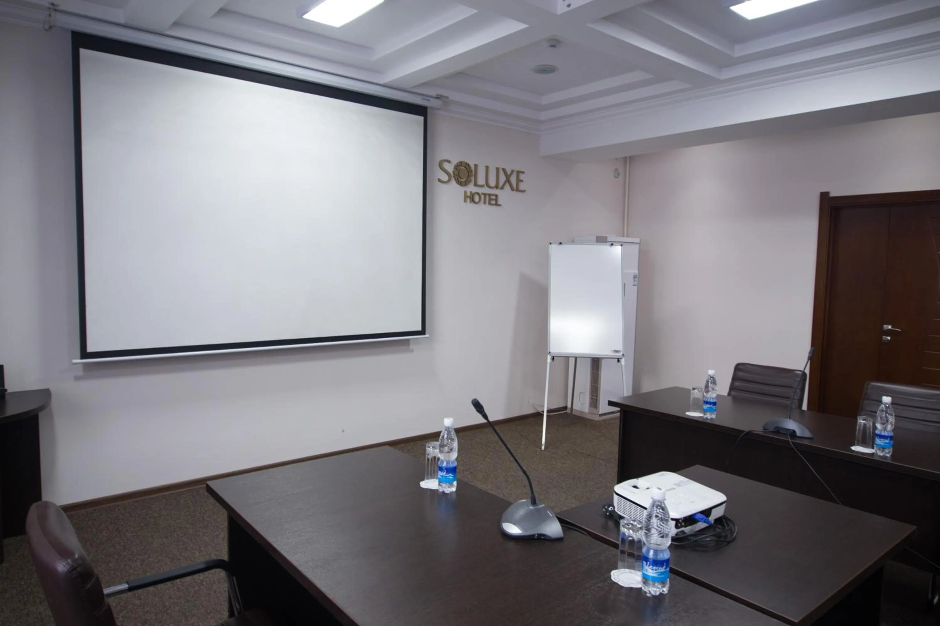 Business facilities in Soluxe Hotel