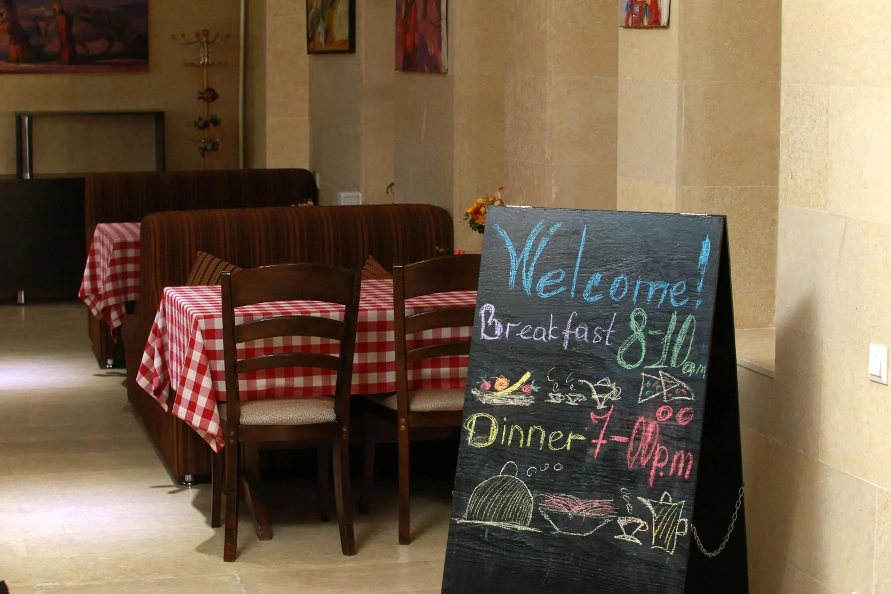 Restaurant/places to eat in Soluxe Hotel