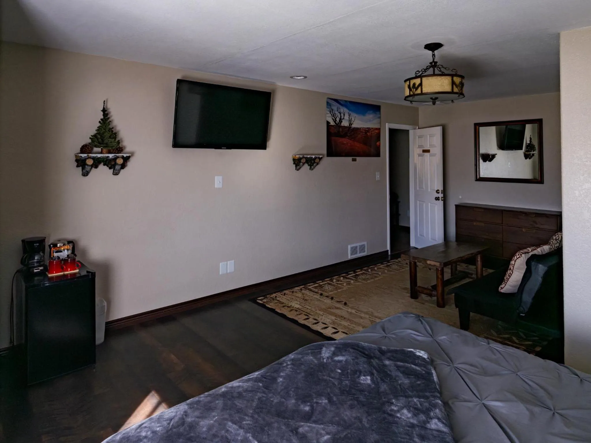 TV and multimedia, Bed in Bryce Trails Bed and Breakfast