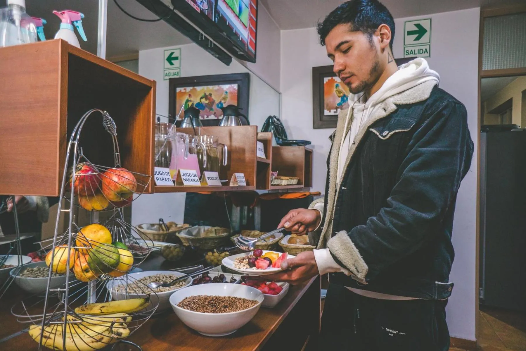 Buffet breakfast in Kaaro Hotel Puno
