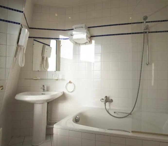 Bathroom in Hôtel Transcontinental
