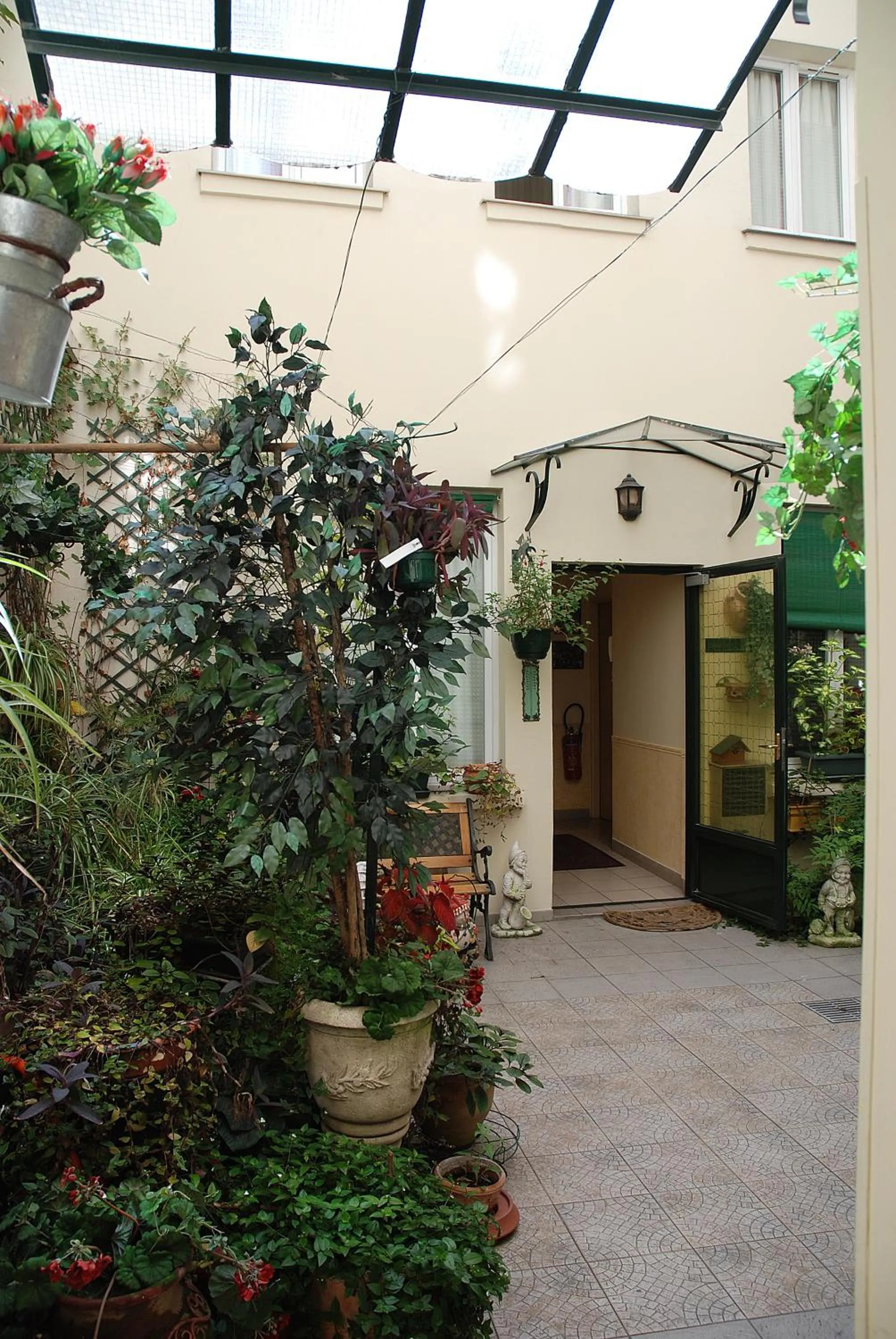 Property building in Hôtel Transcontinental