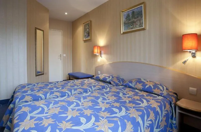 Bed in Hôtel Transcontinental