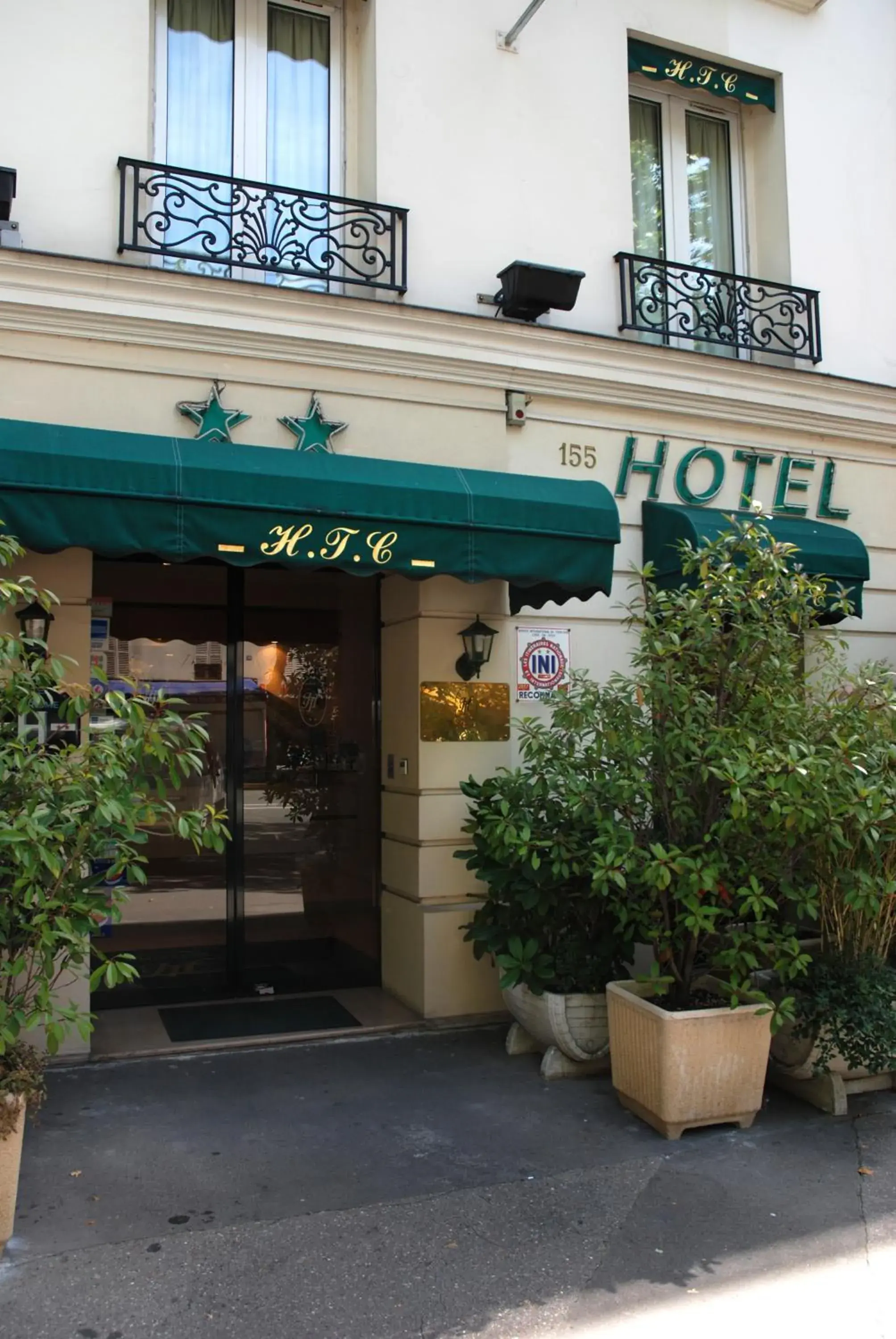 Facade/entrance in Hôtel Transcontinental Facade/entrance in Hôtel Transcontinental