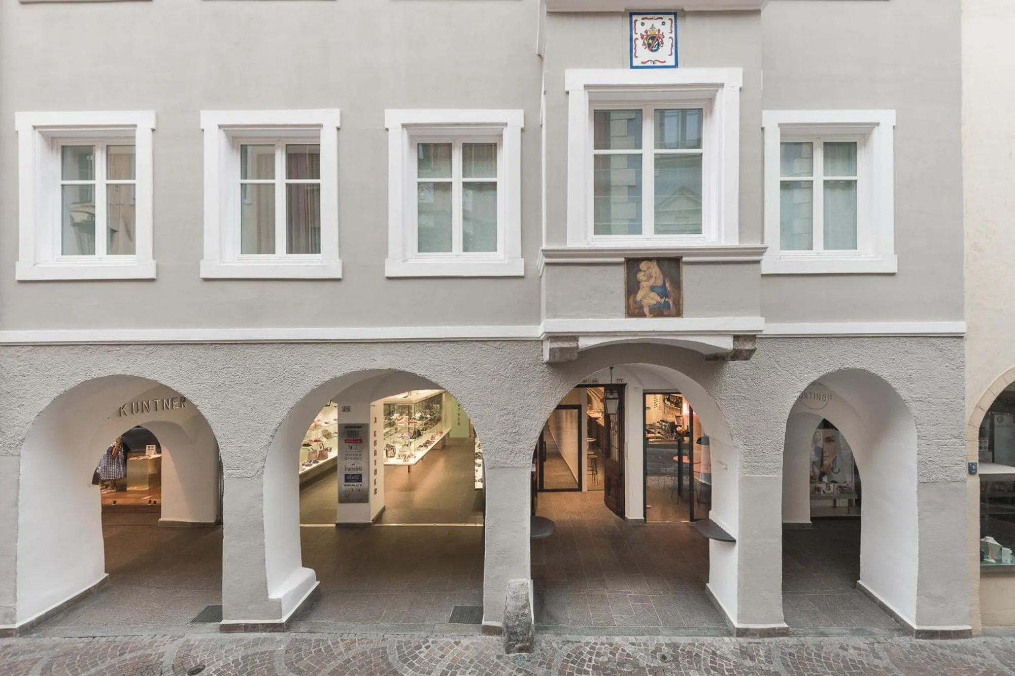 Facade/entrance in Kuntino Suites