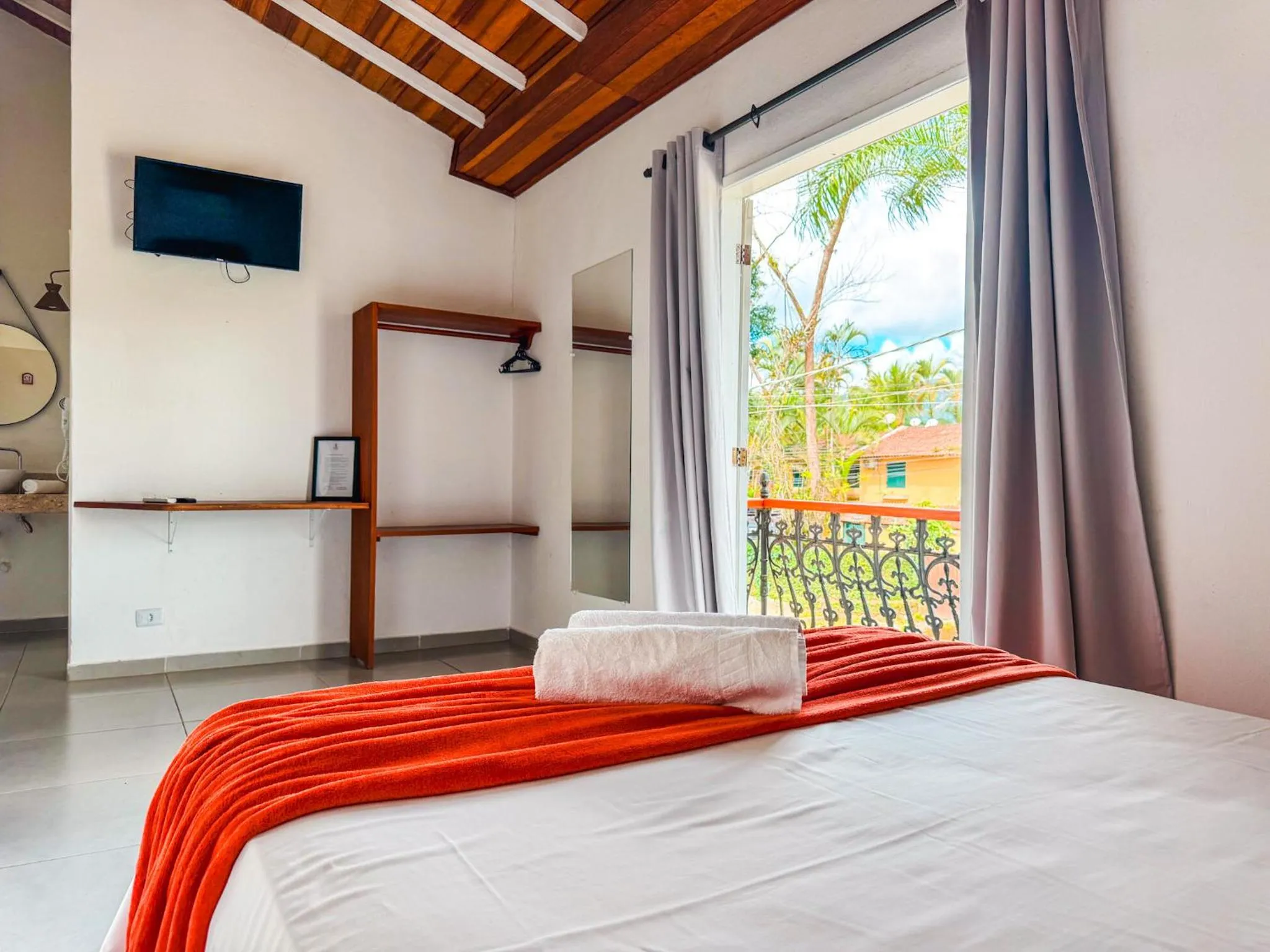 Bed in Pousada Portal de Paraty- COM GERADOR DE ENERGIA- SERVIREMOS UM DELICIOSO JANTAR NA NOITE DE REVEILLON 2026