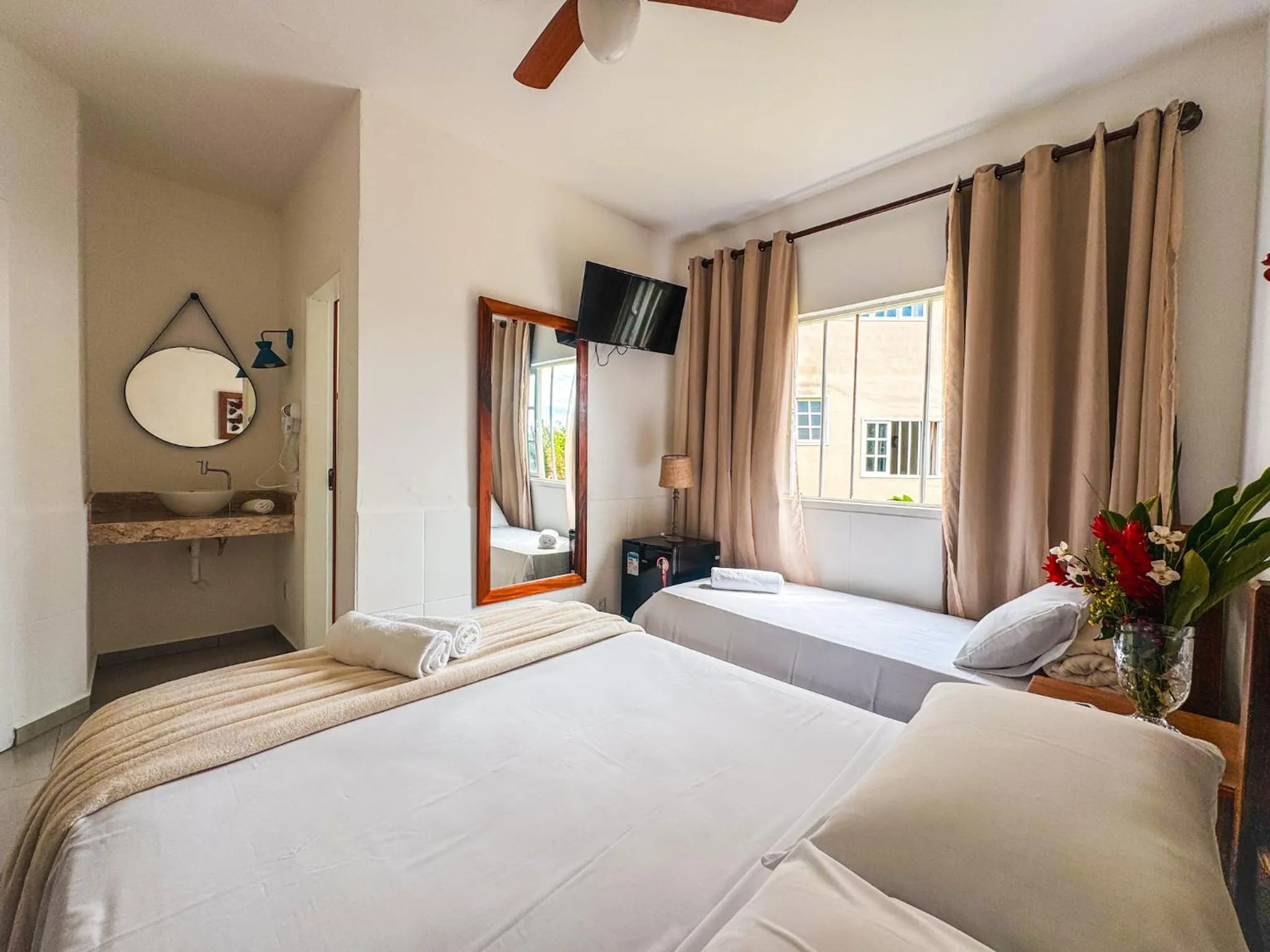 Bedroom, Bed in Pousada Portal de Paraty- COM GERADOR DE ENERGIA- SERVIREMOS UM DELICIOSO JANTAR NA NOITE DE REVEILLON 2026