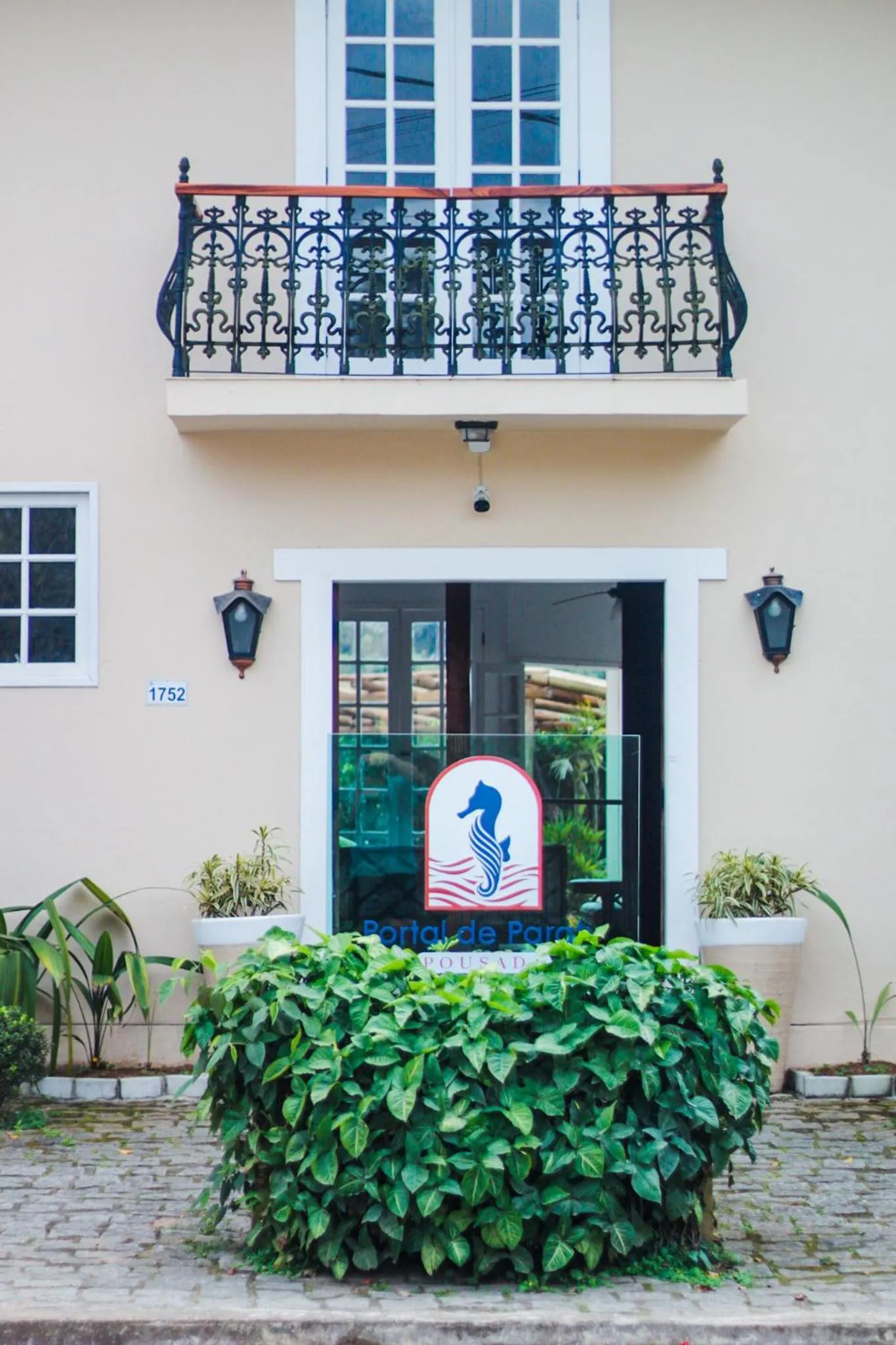 Property building in Pousada Portal de Paraty- COM GERADOR DE ENERGIA- SERVIREMOS UM DELICIOSO JANTAR NA NOITE DE REVEILLON 2026