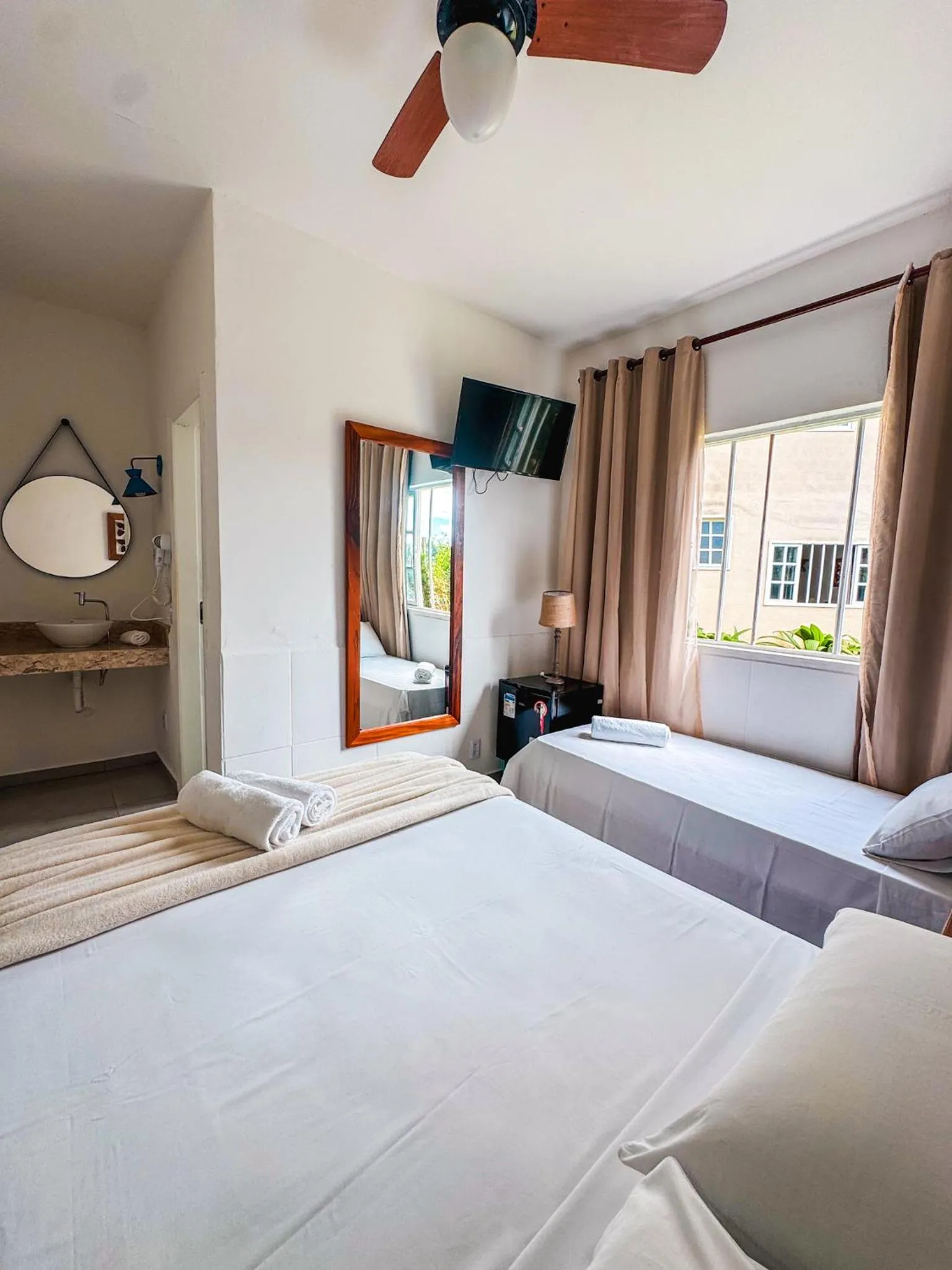 Bedroom, Bed in Pousada Portal de Paraty- COM GERADOR DE ENERGIA- SERVIREMOS UM DELICIOSO JANTAR NA NOITE DE REVEILLON 2026