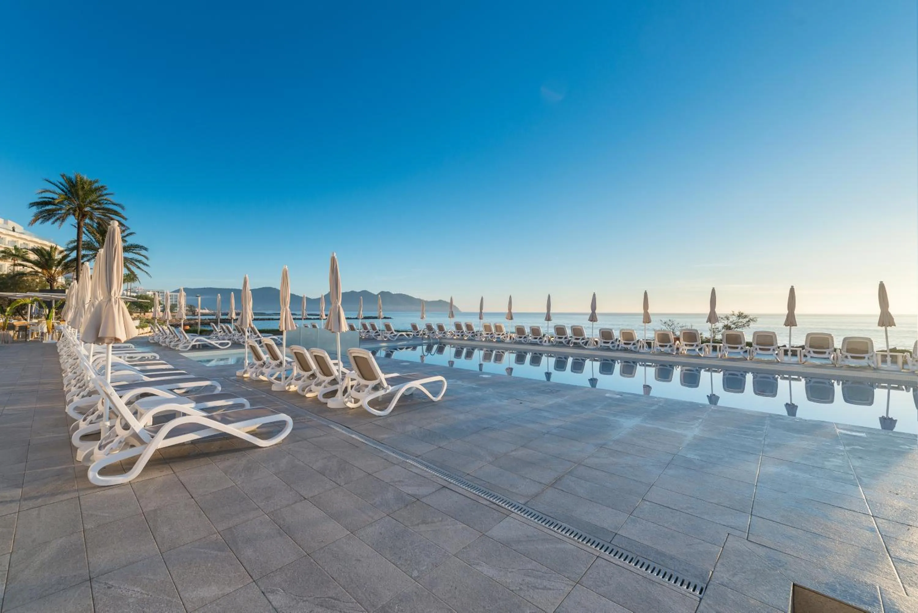 Swimming pool in Hotel Atolon & Kaafu Beach Club