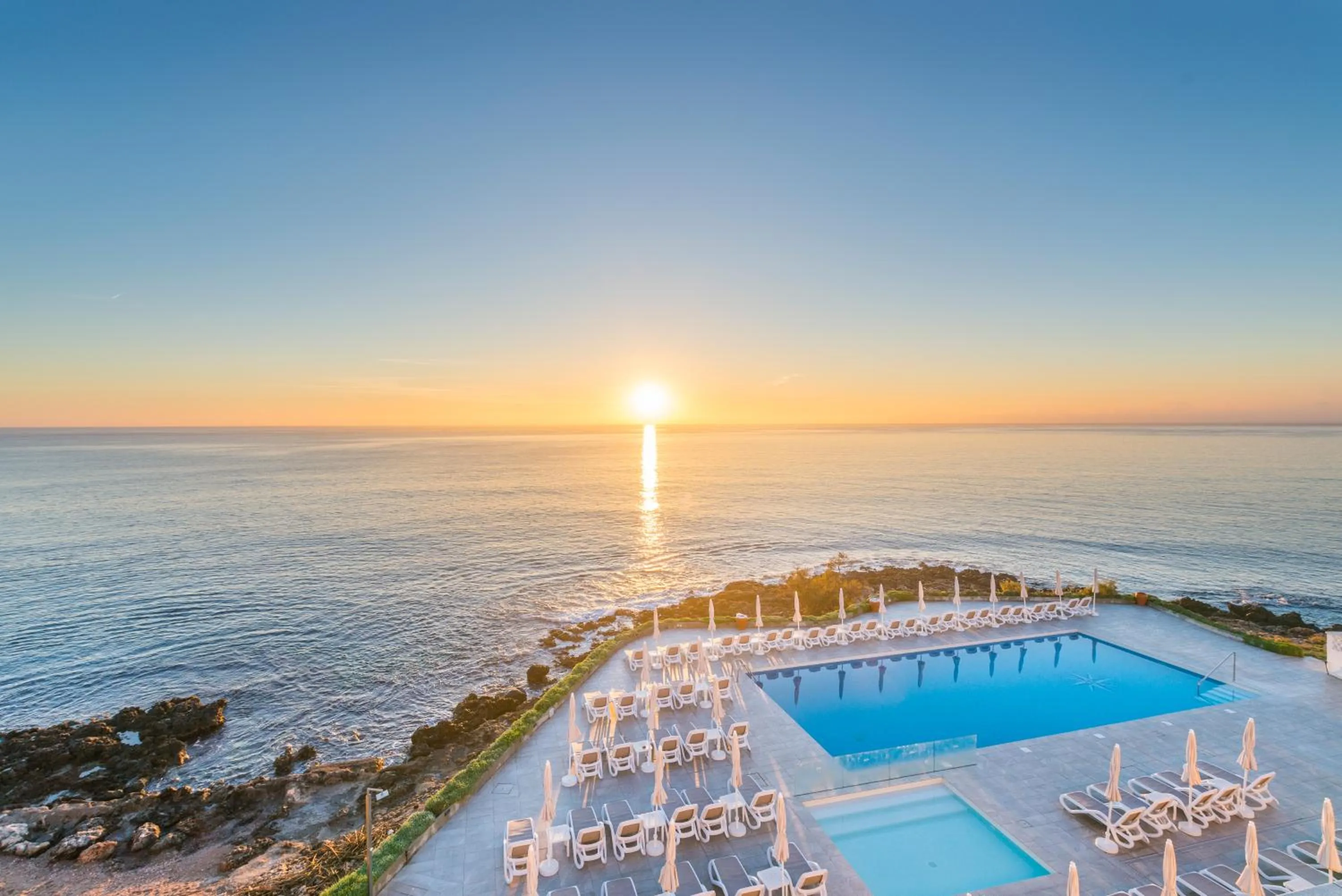 Pool view in Hotel Atolon & Kaafu Beach Club