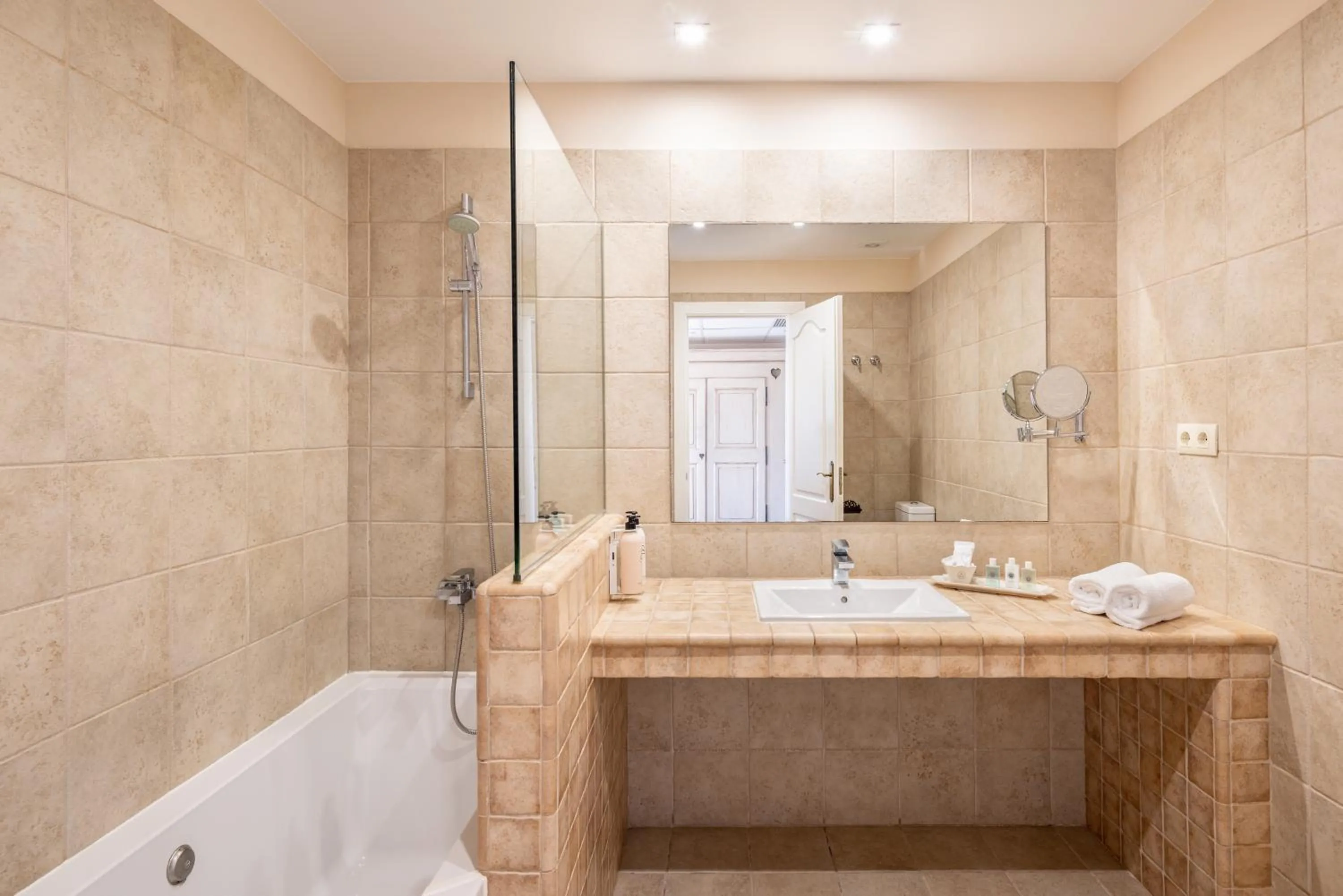 Bathroom in Hotel BlauMar Llafranc