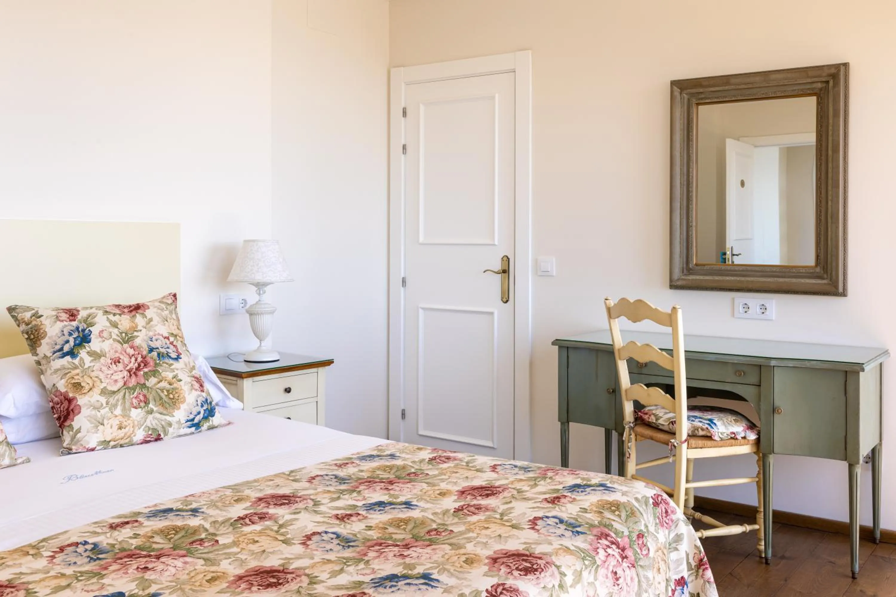 Bedroom, Bed in Hotel BlauMar Llafranc