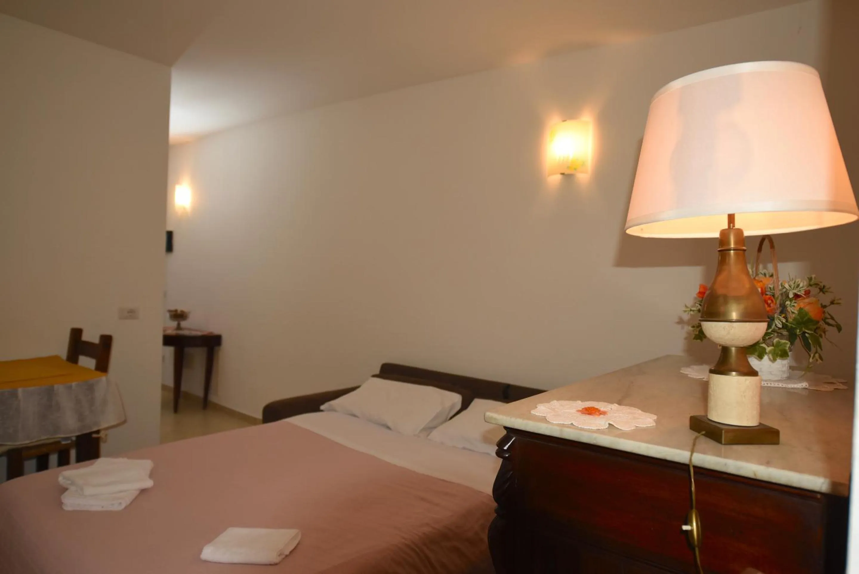 Photo of the whole room in B&B Dell' Artista