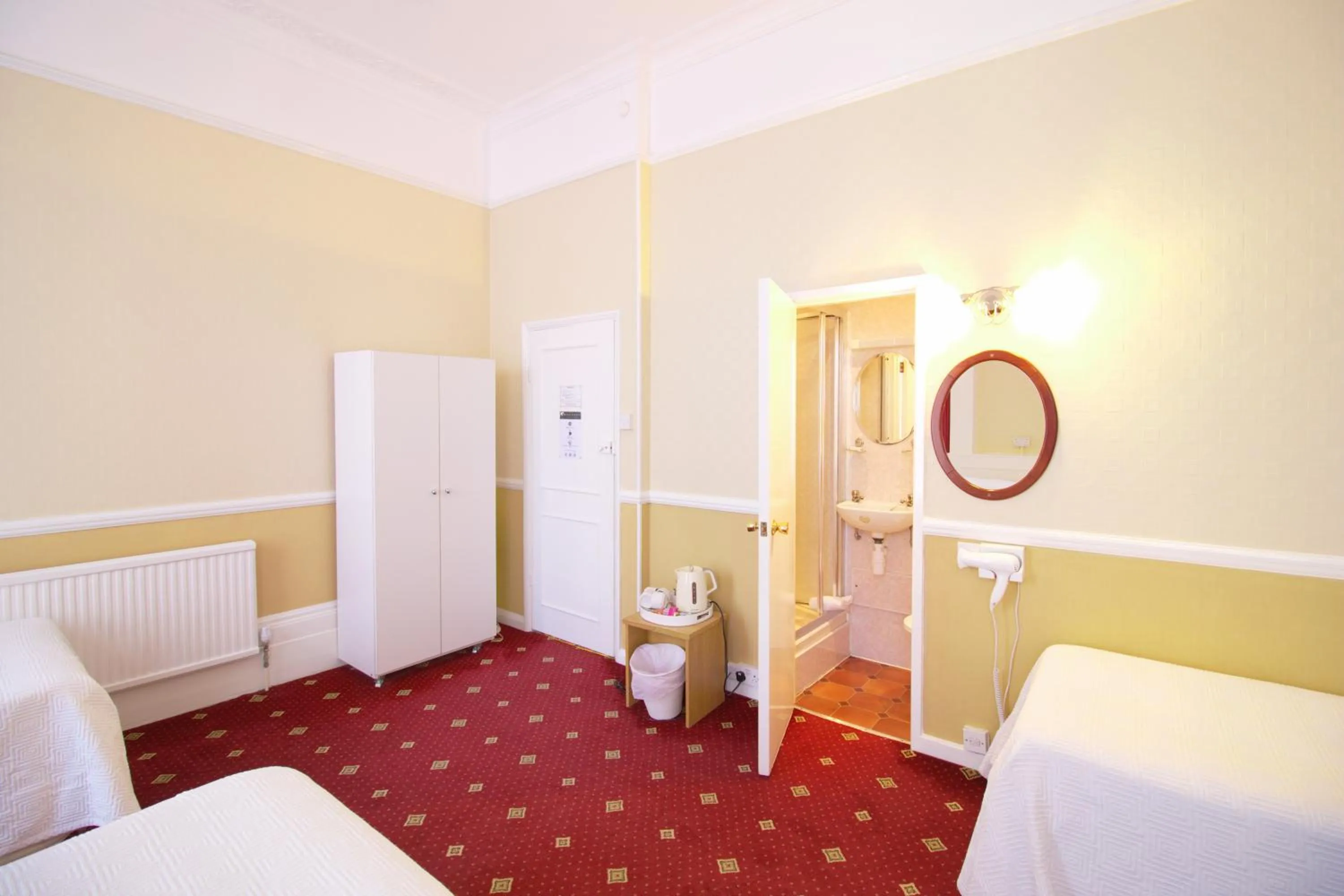 Bedroom, Bed in Balmoral House Hotel