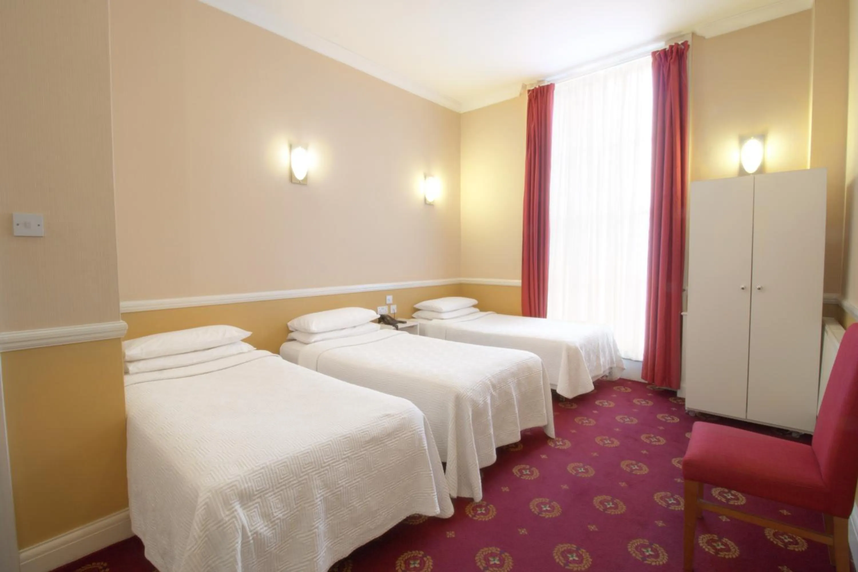 Bed in Balmoral House Hotel