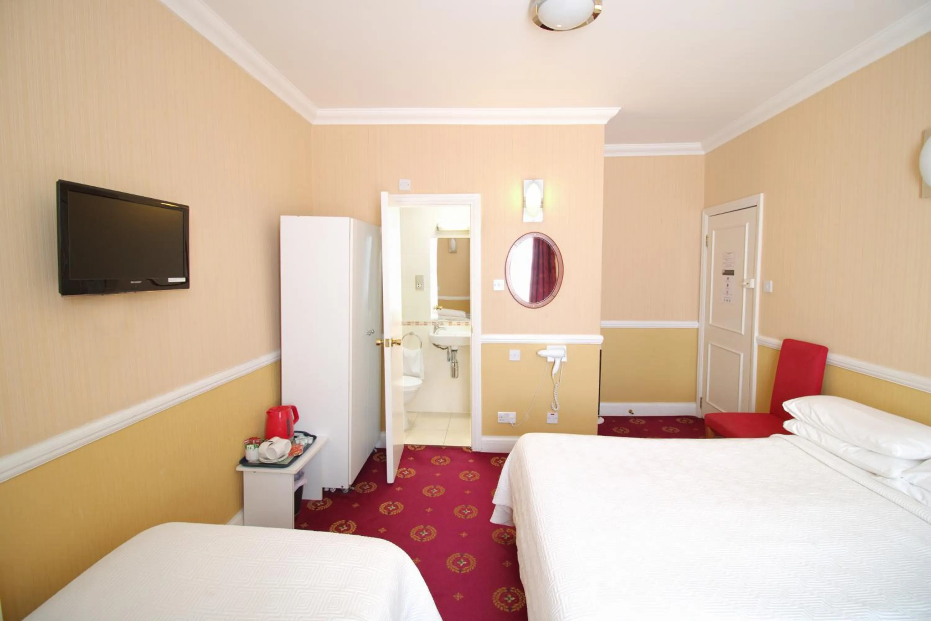 Bedroom, Bed in Balmoral House Hotel