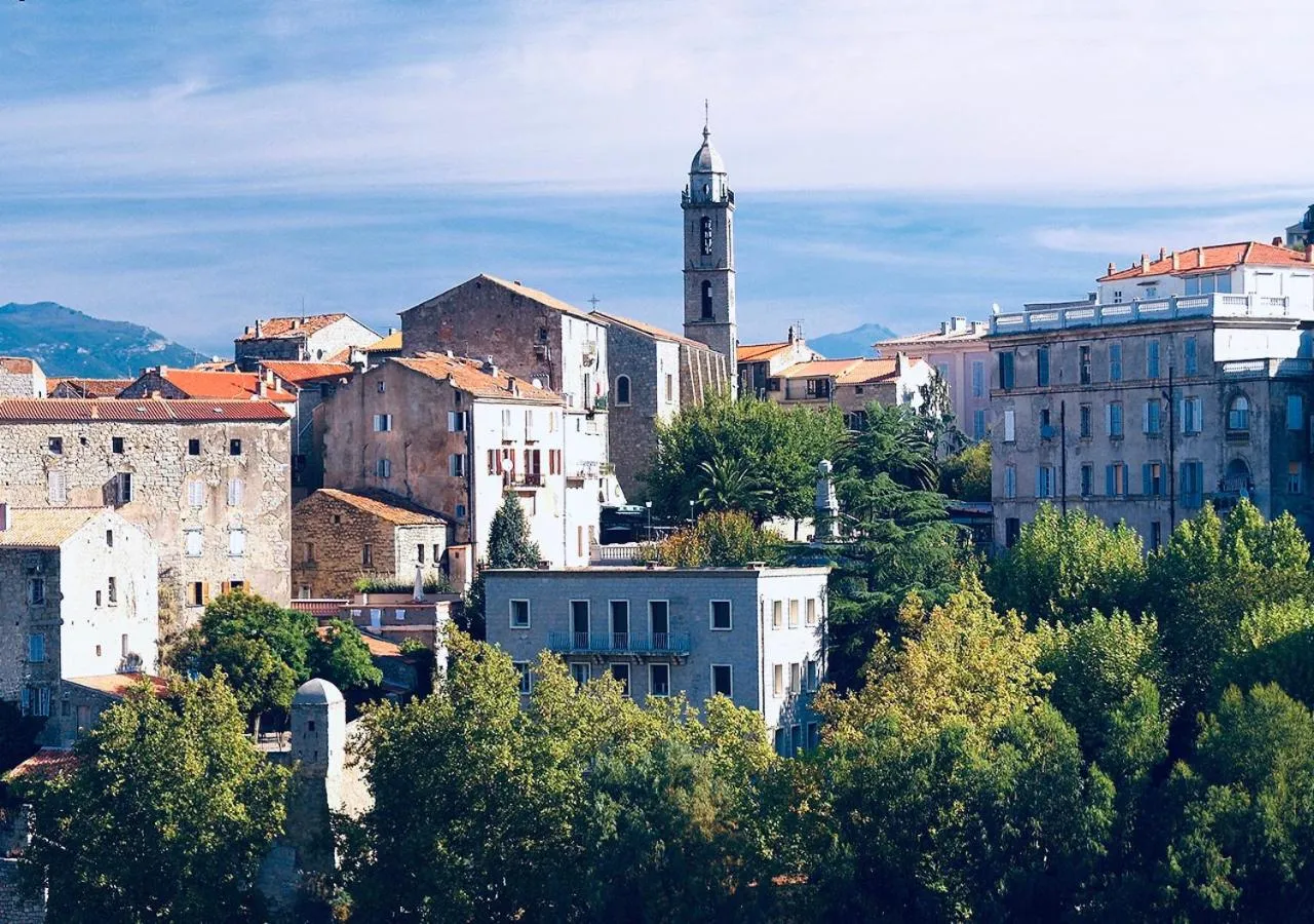 Nearby landmark in Hôtel du Golfe